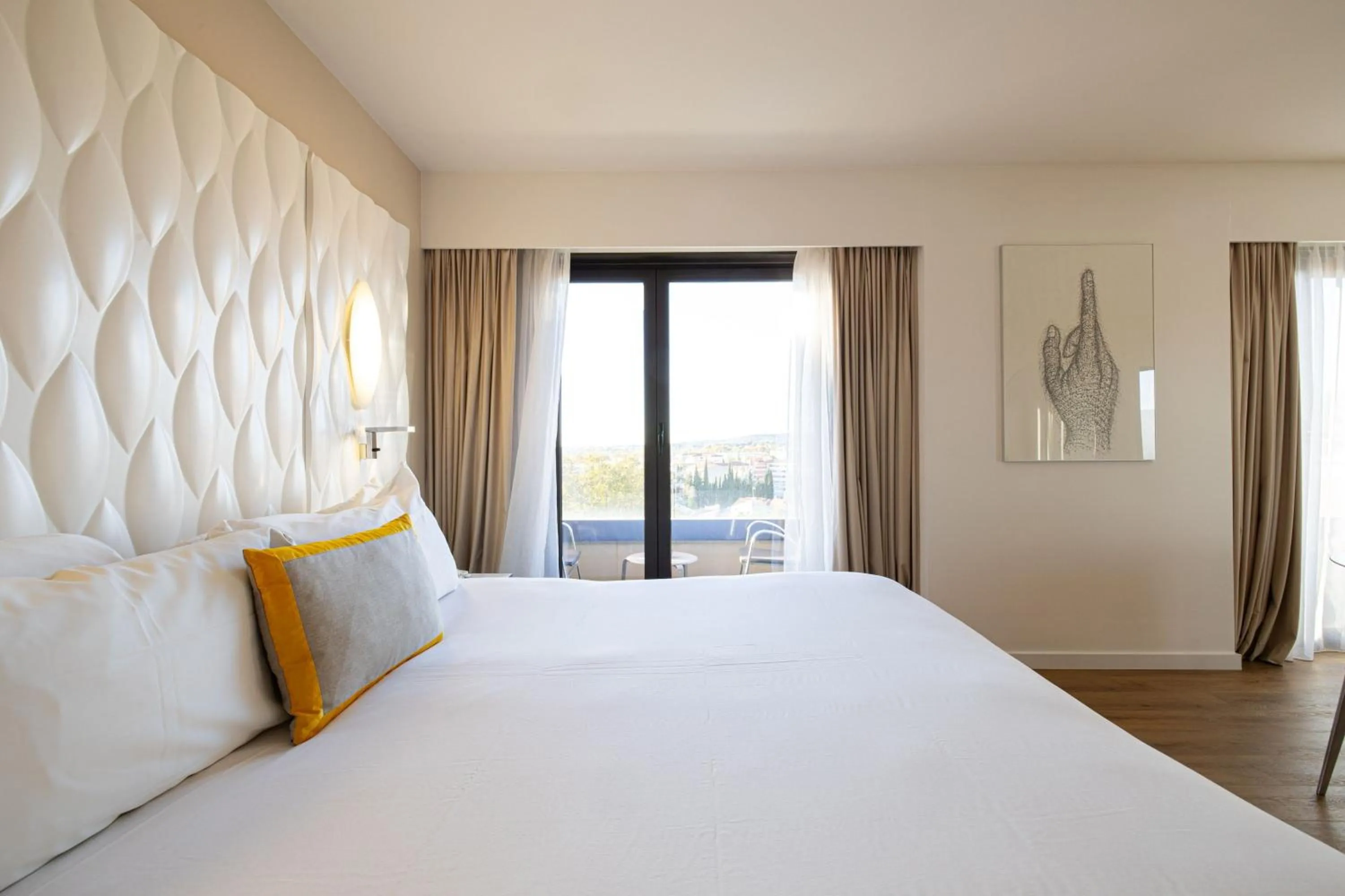 Photo of the whole room, Bed in Renaissance Aix-en-Provence Hotel