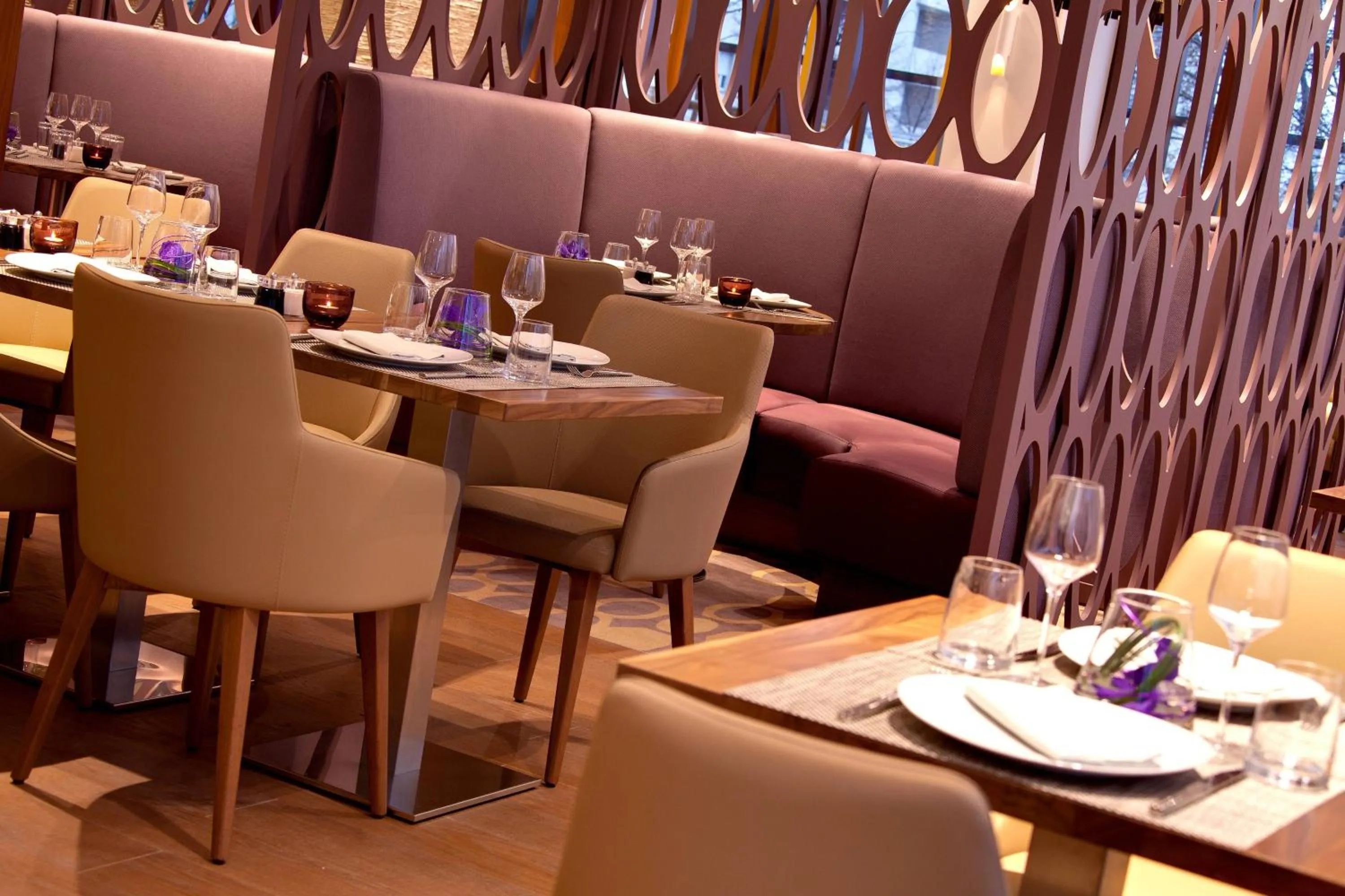 Restaurant/places to eat in Renaissance Aix-en-Provence Hotel