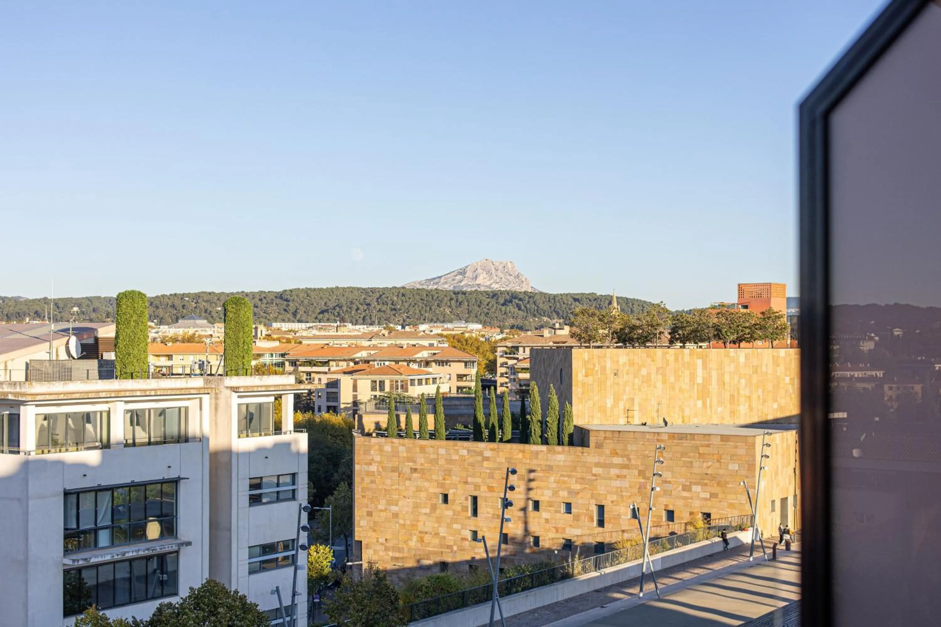 Photo of the whole room in Renaissance Aix-en-Provence Hotel
