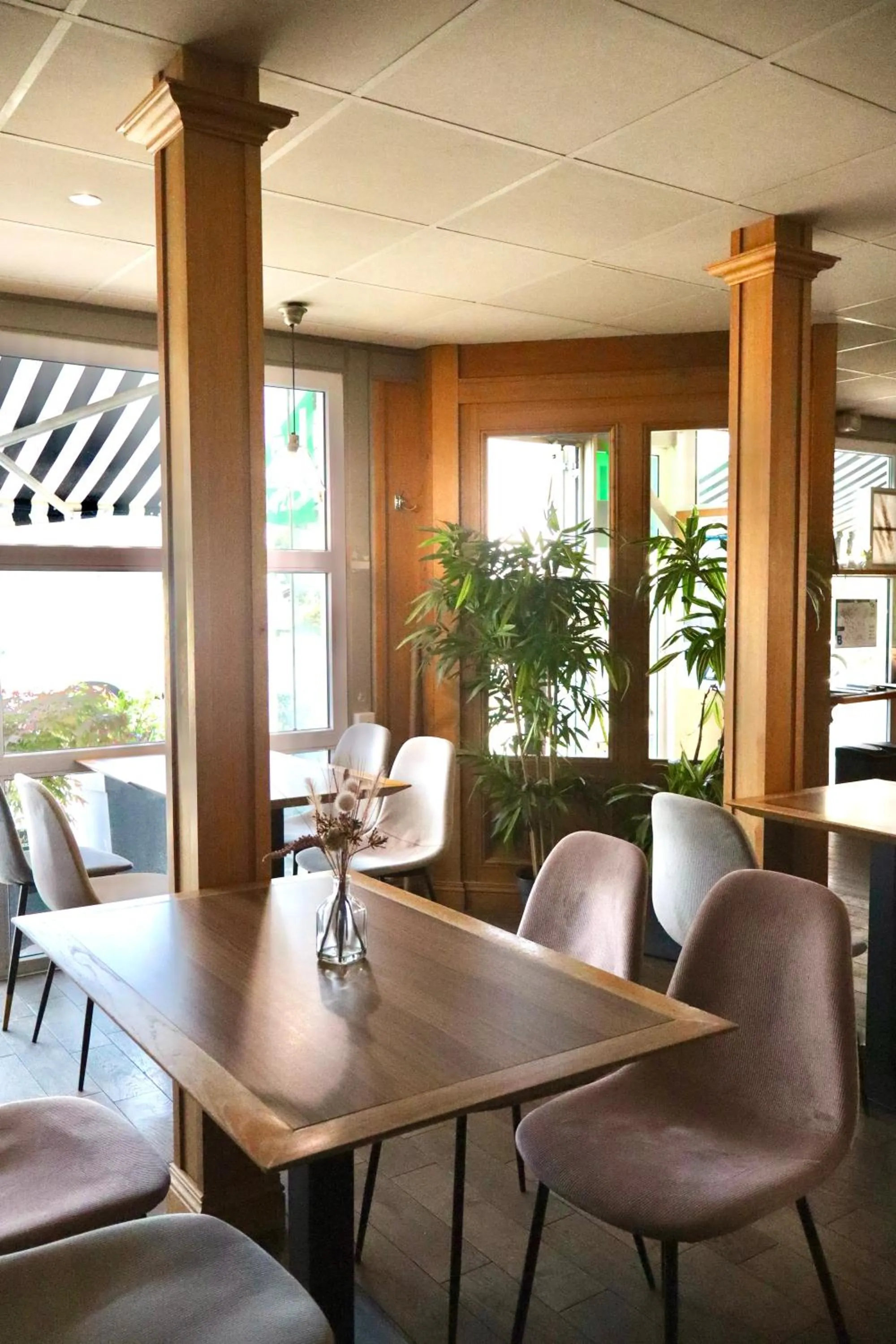 Lobby or reception in Brit Hotel Essentiel REIMS Taissy