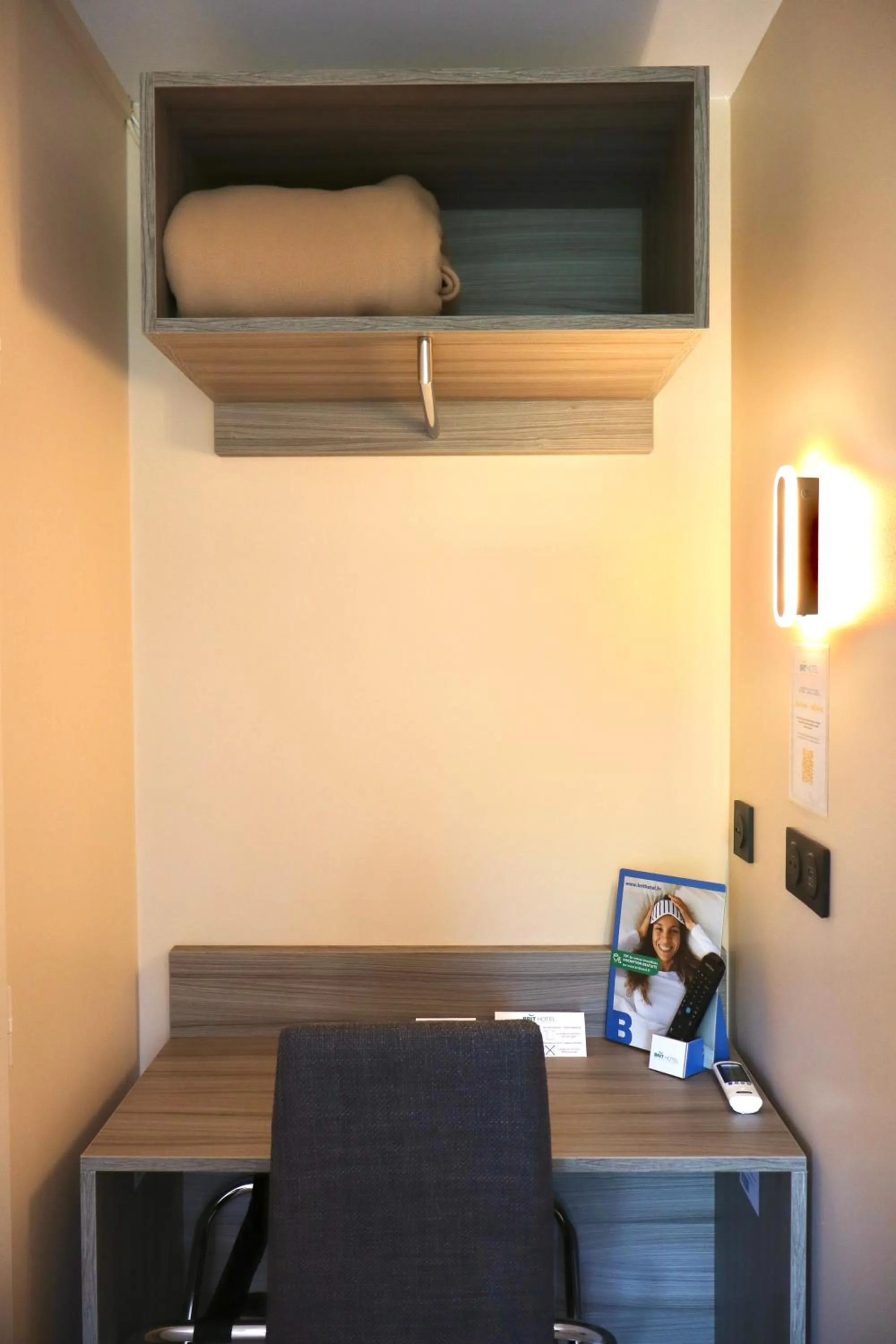 Bedroom in Brit Hotel Essentiel REIMS Taissy