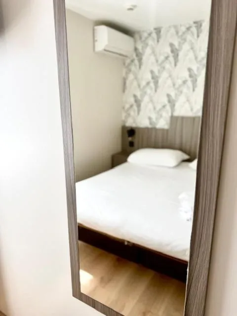 Bedroom, Bed in Brit Hotel Essentiel REIMS Taissy