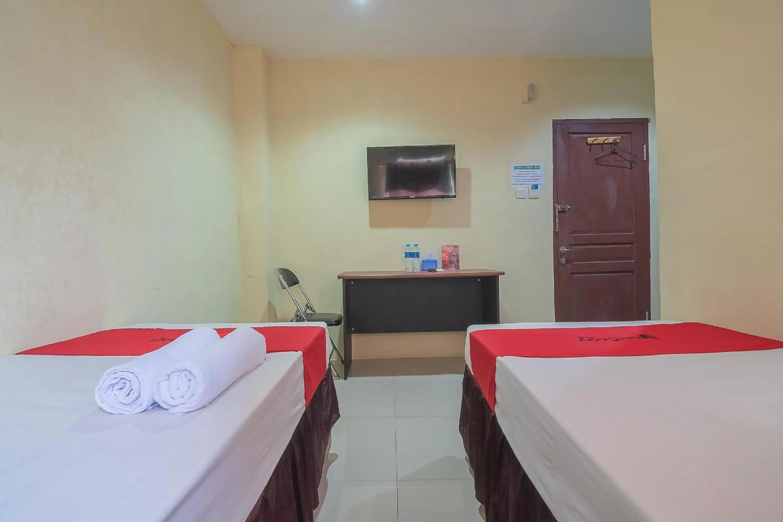 Bed in RedDoorz Syariah At Jalan cilik Riwut Kapuas Bed in RedDoorz Syariah At Jalan cilik Riwut Kapuas