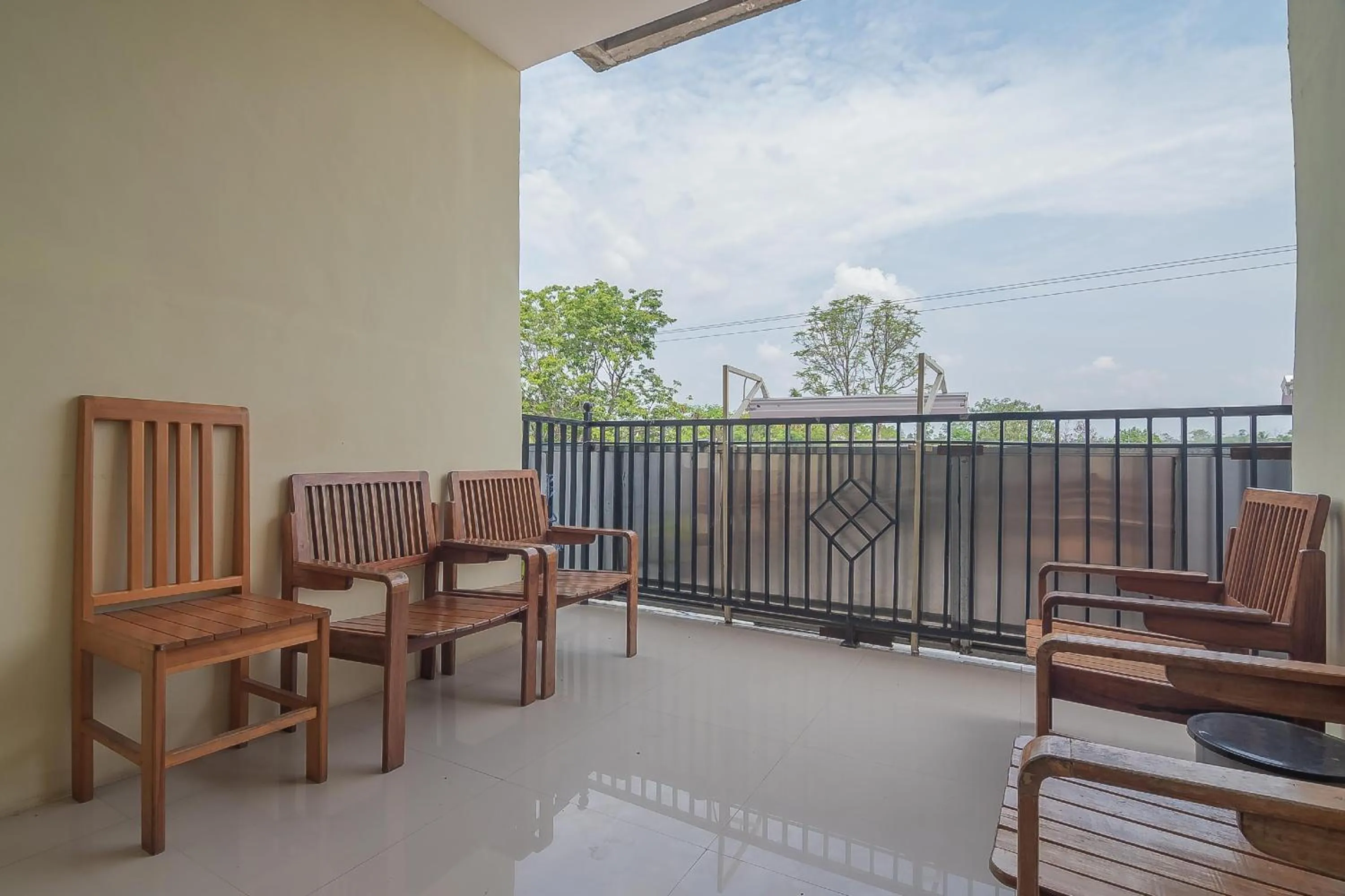 Balcony/Terrace in RedDoorz Syariah At Jalan cilik Riwut Kapuas
