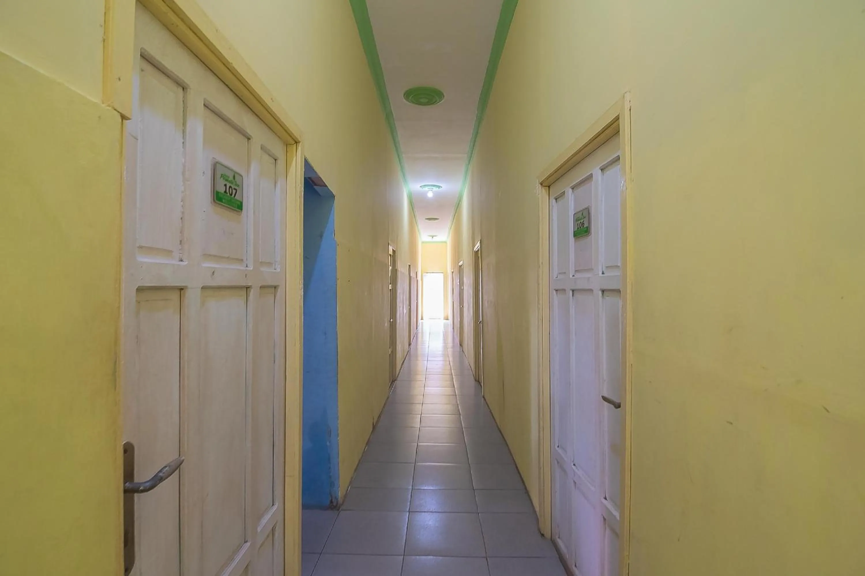 Balcony/Terrace in RedDoorz Syariah At Jalan cilik Riwut Kapuas