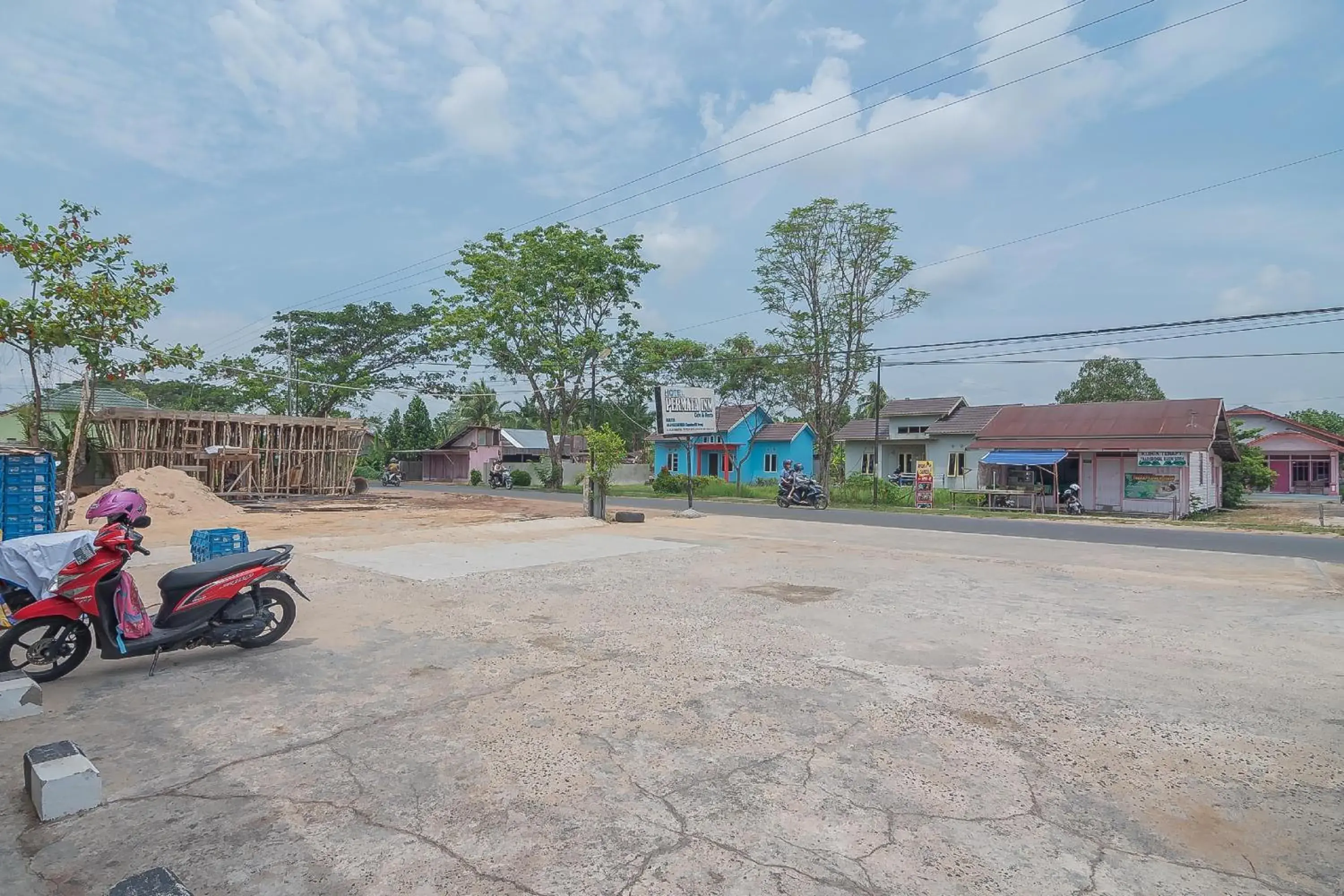 Facade/entrance in RedDoorz Syariah At Jalan cilik Riwut Kapuas Facade/entrance in RedDoorz Syariah At Jalan cilik Riwut Kapuas
