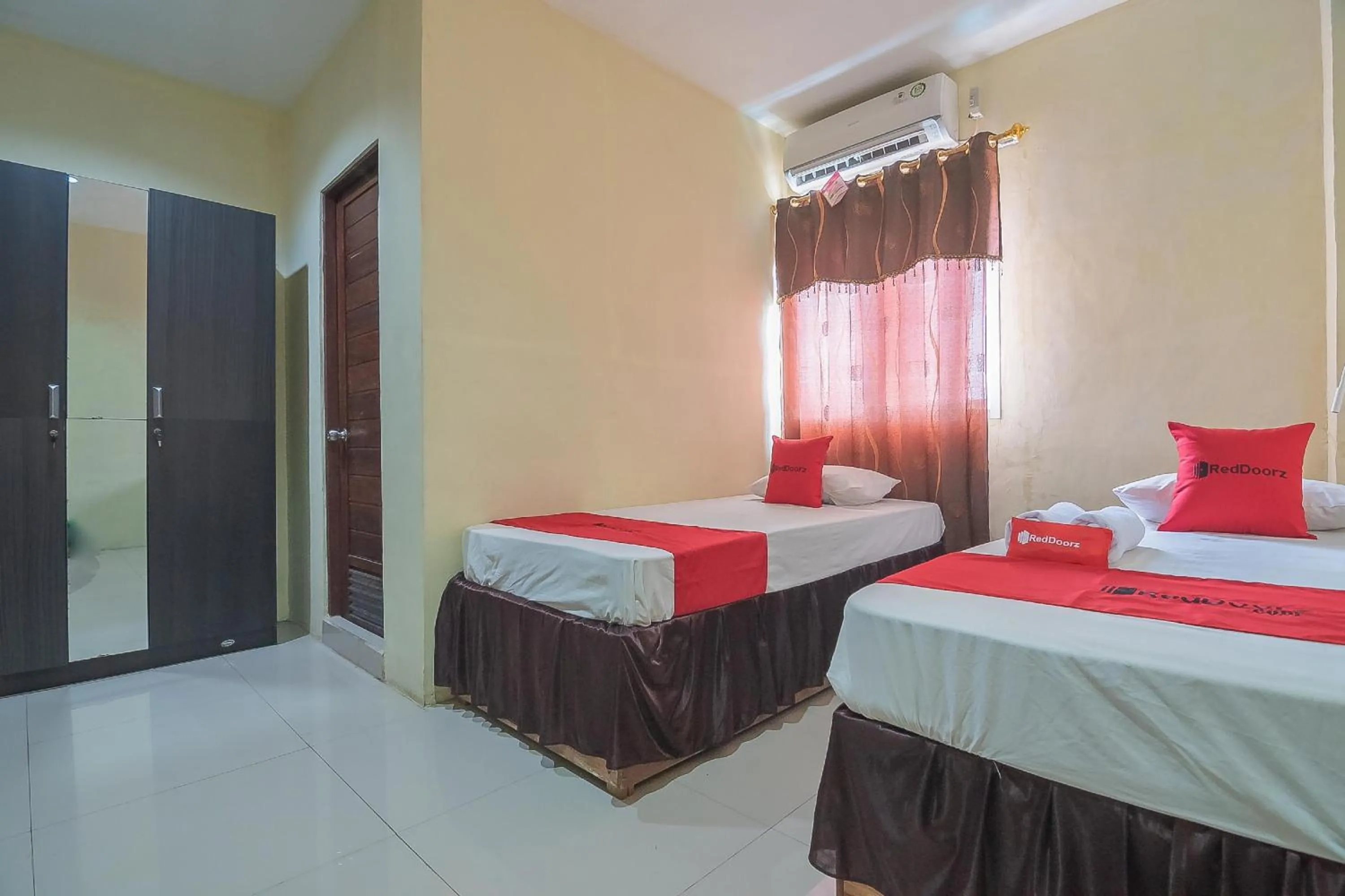 Bed in RedDoorz Syariah At Jalan cilik Riwut Kapuas