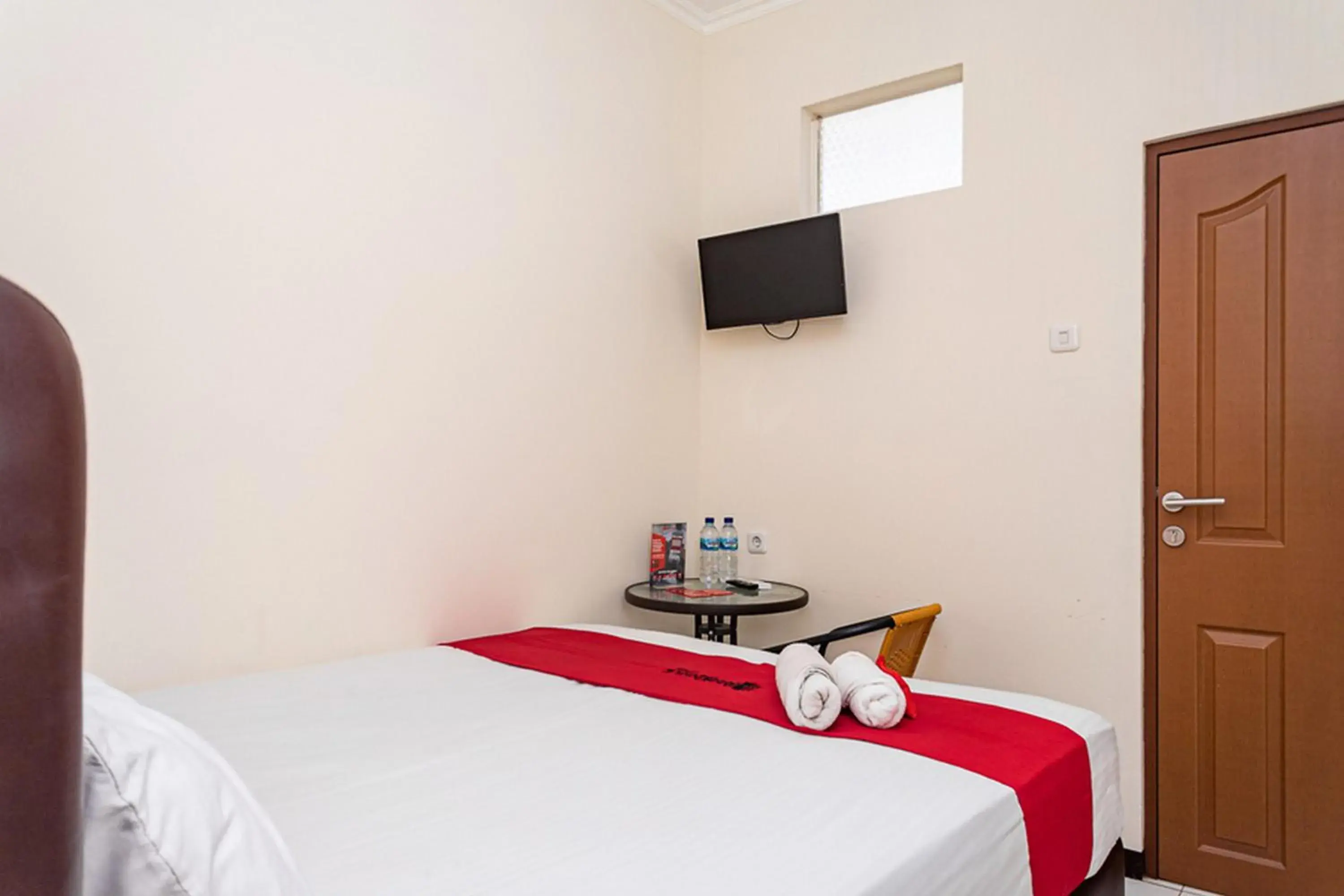 Bed in RedDoorz near Alun Alun Bandung 2 Bed in RedDoorz near Alun Alun Bandung 2