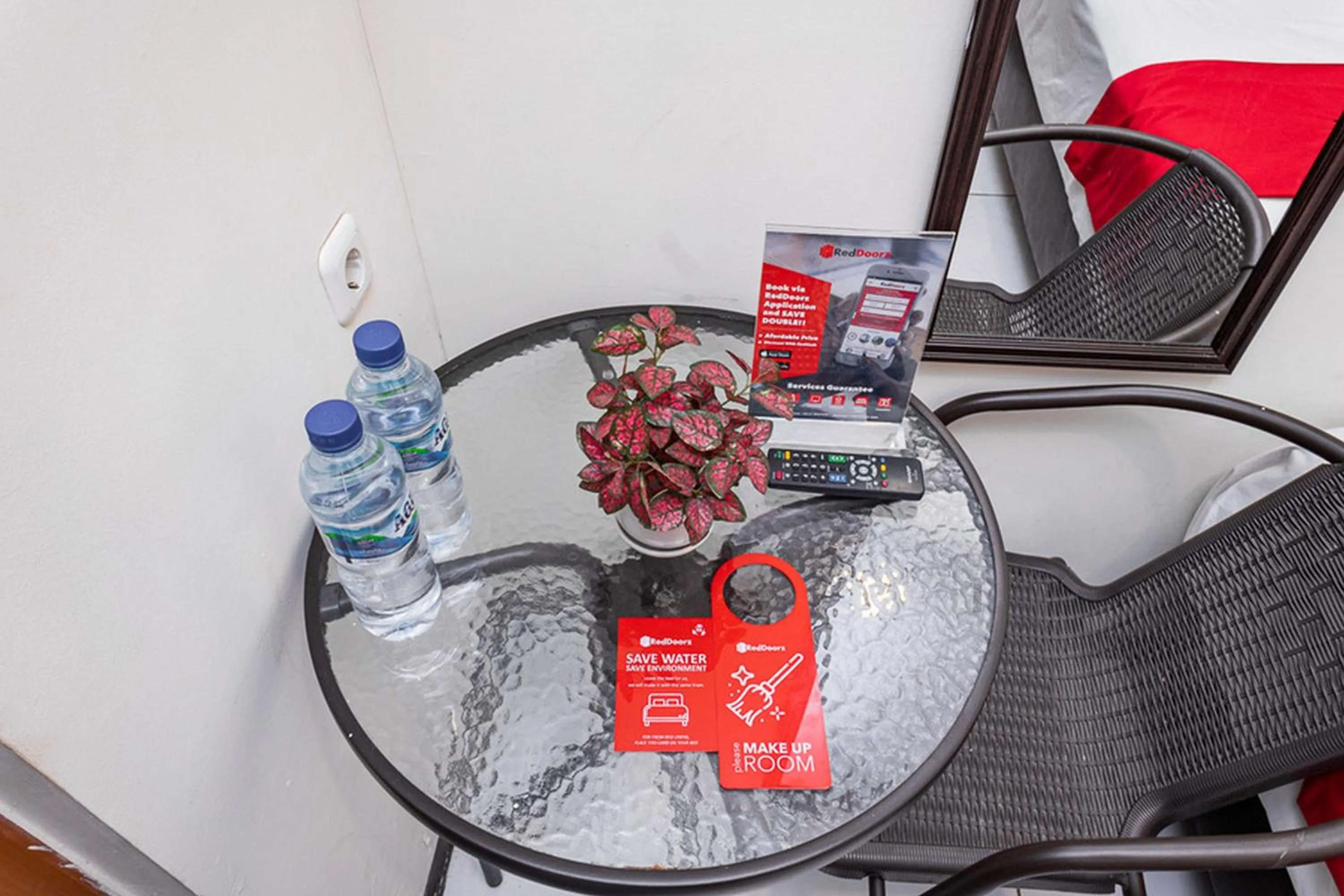 RedDoorz near Alun Alun Bandung 2