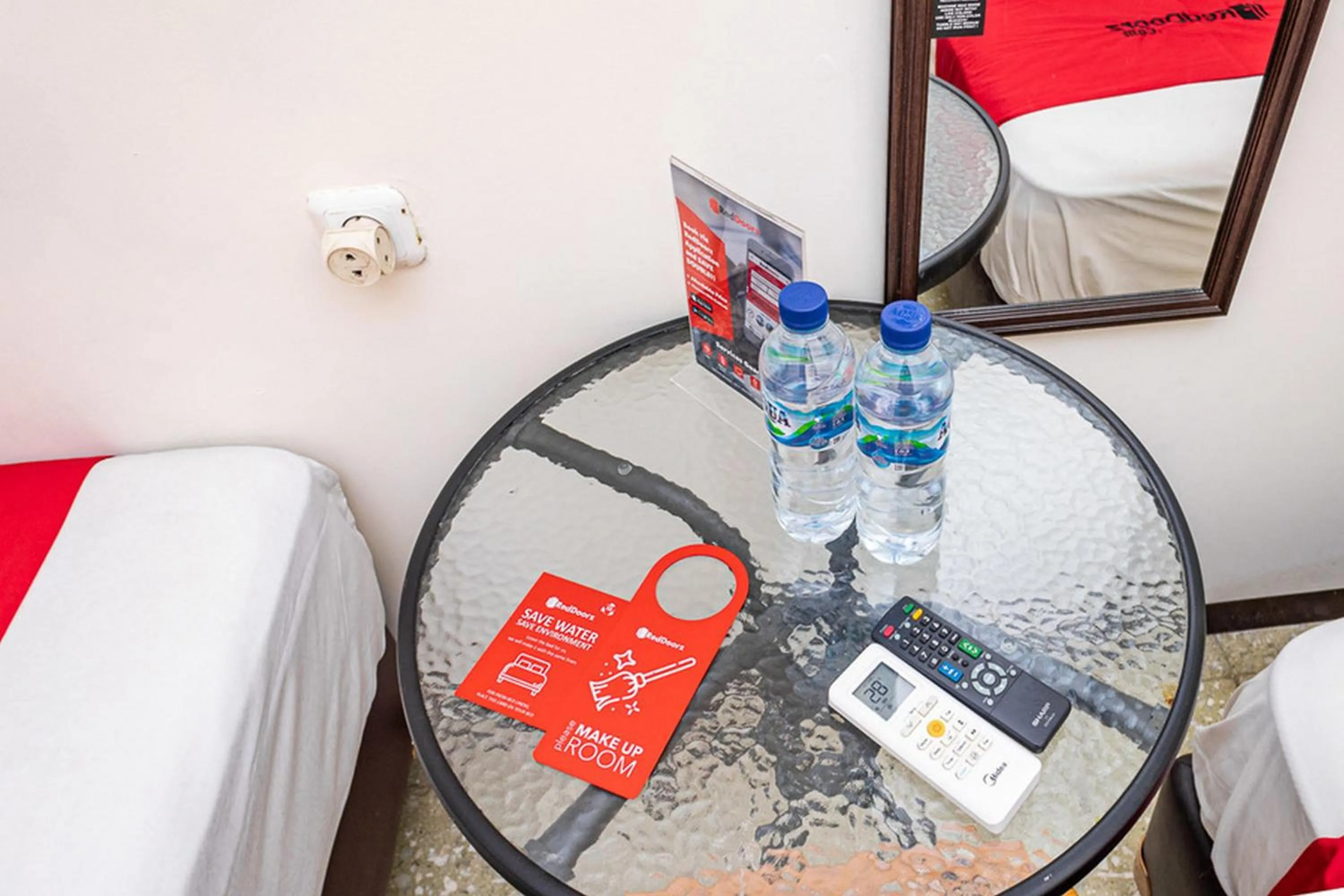 RedDoorz near Alun Alun Bandung 2