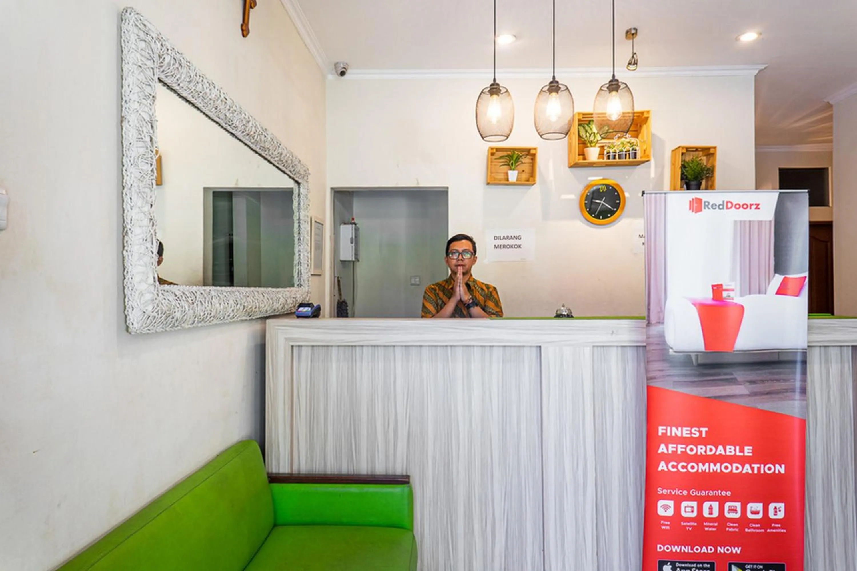 RedDoorz near Alun Alun Bandung 2