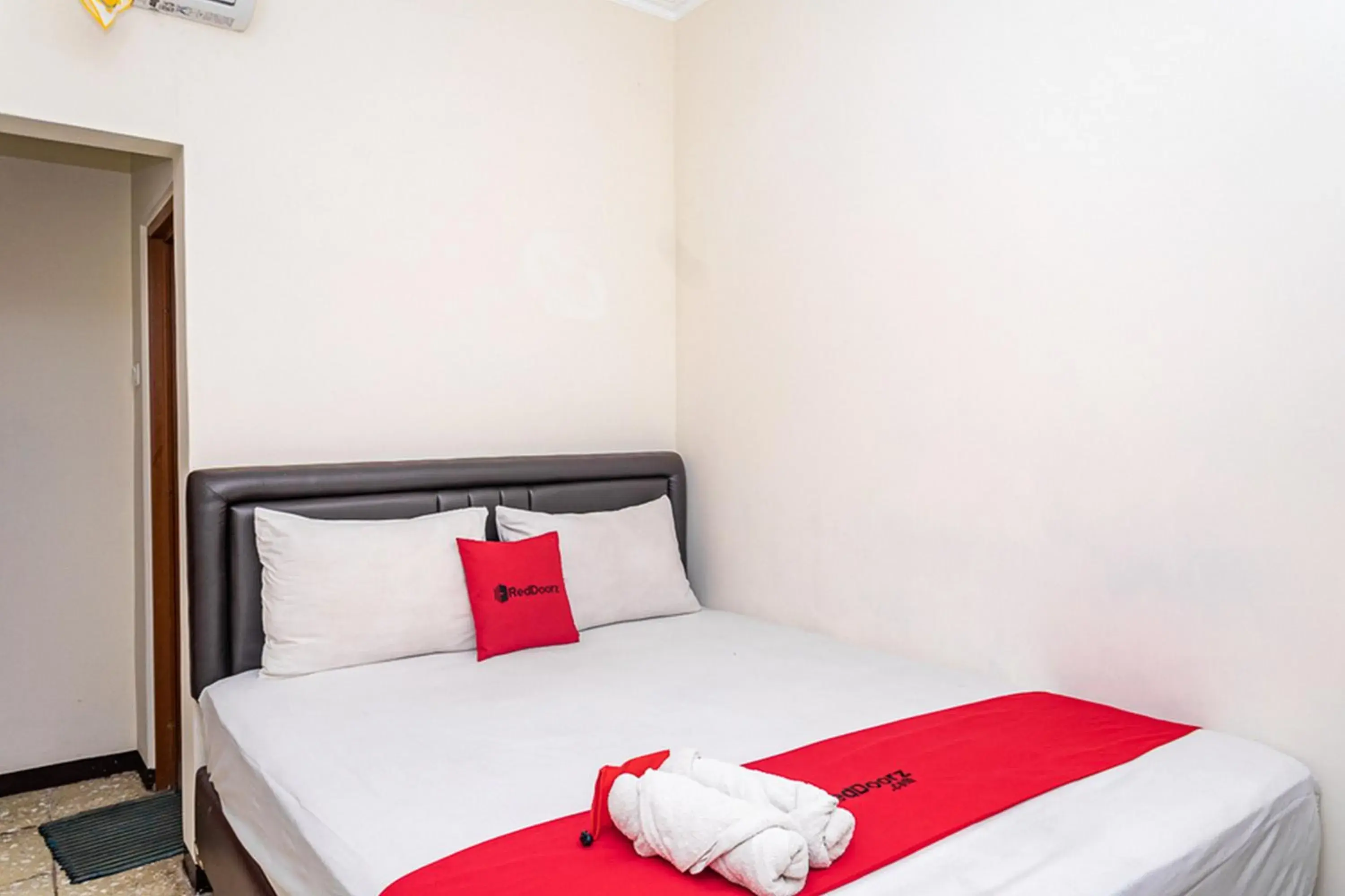 Bed in RedDoorz near Alun Alun Bandung 2 Bed in RedDoorz near Alun Alun Bandung 2