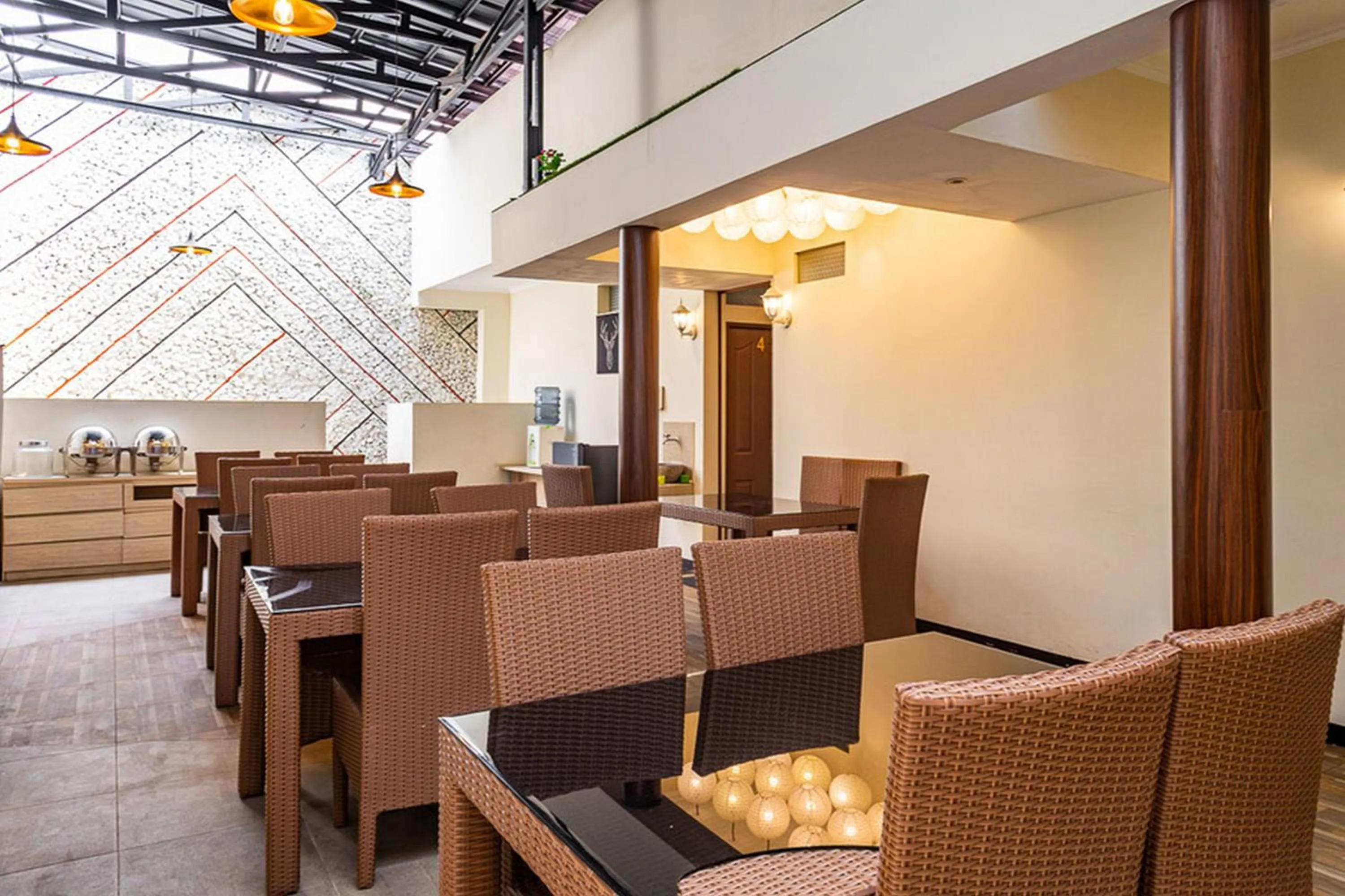 RedDoorz near Alun Alun Bandung 2