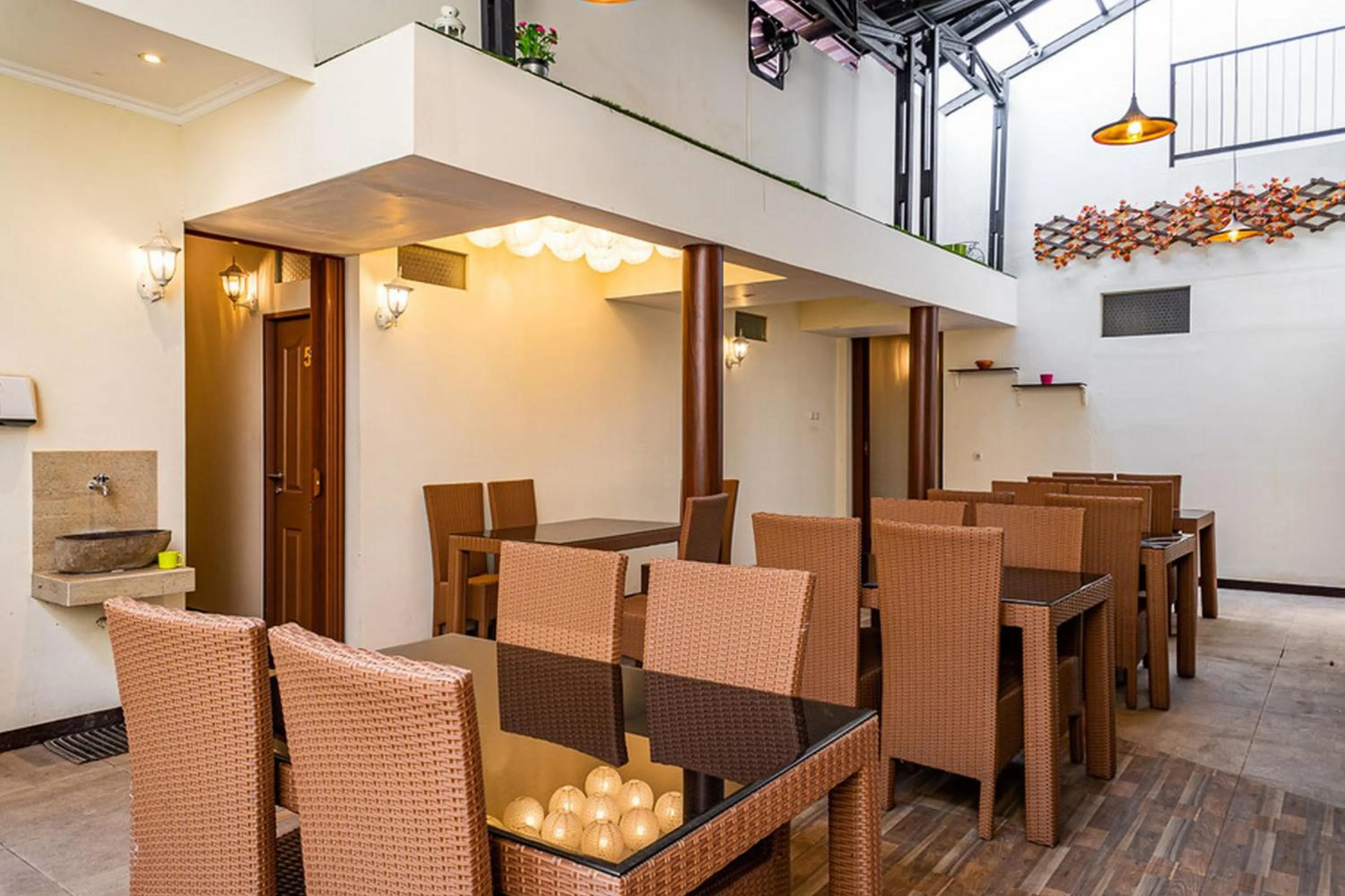 RedDoorz near Alun Alun Bandung 2