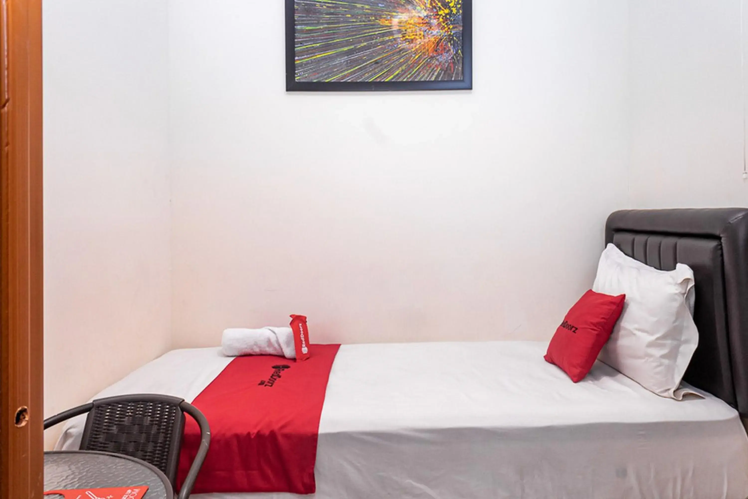 Bed in RedDoorz near Alun Alun Bandung 2 Bed in RedDoorz near Alun Alun Bandung 2