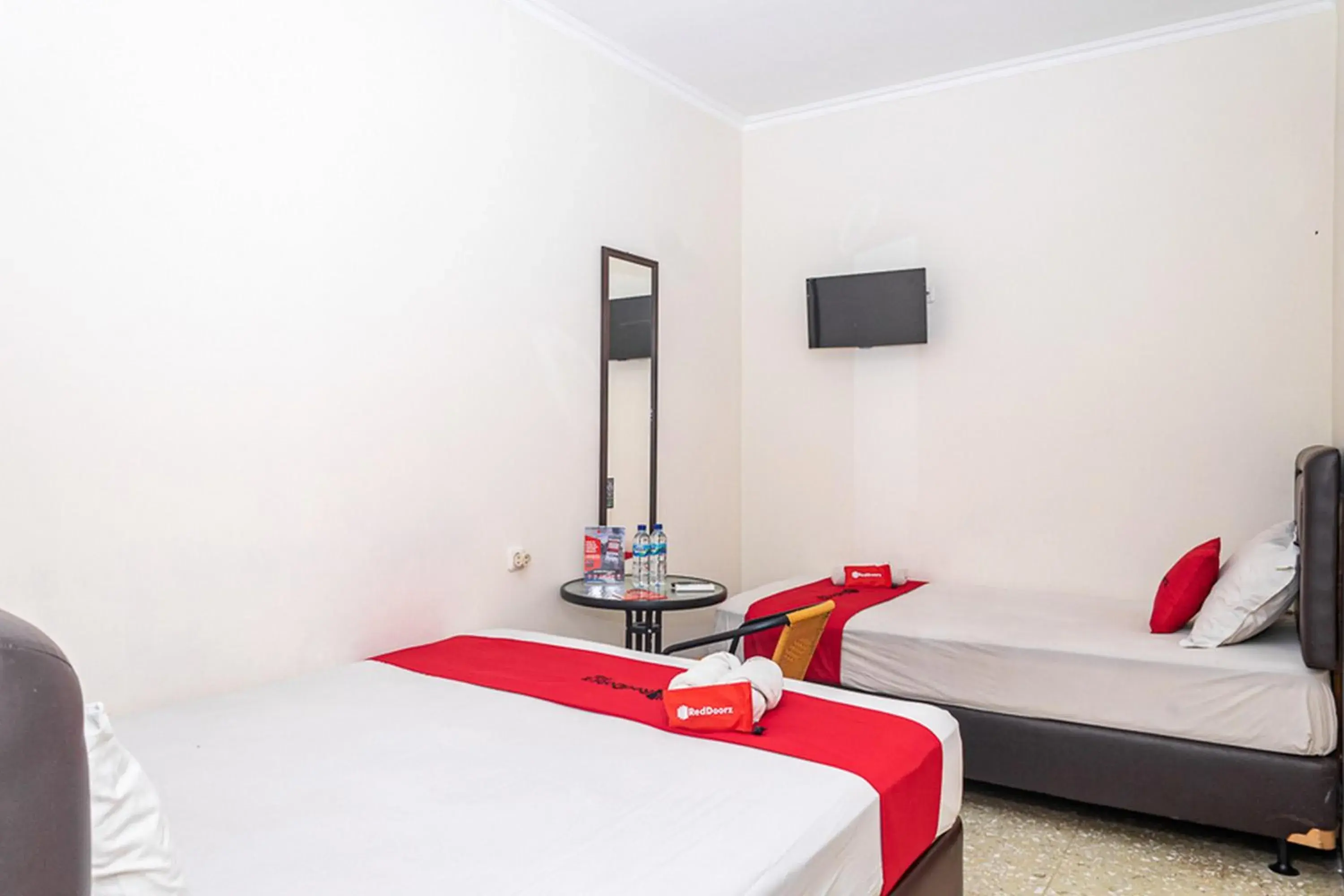 Bed in RedDoorz near Alun Alun Bandung 2 Bed in RedDoorz near Alun Alun Bandung 2