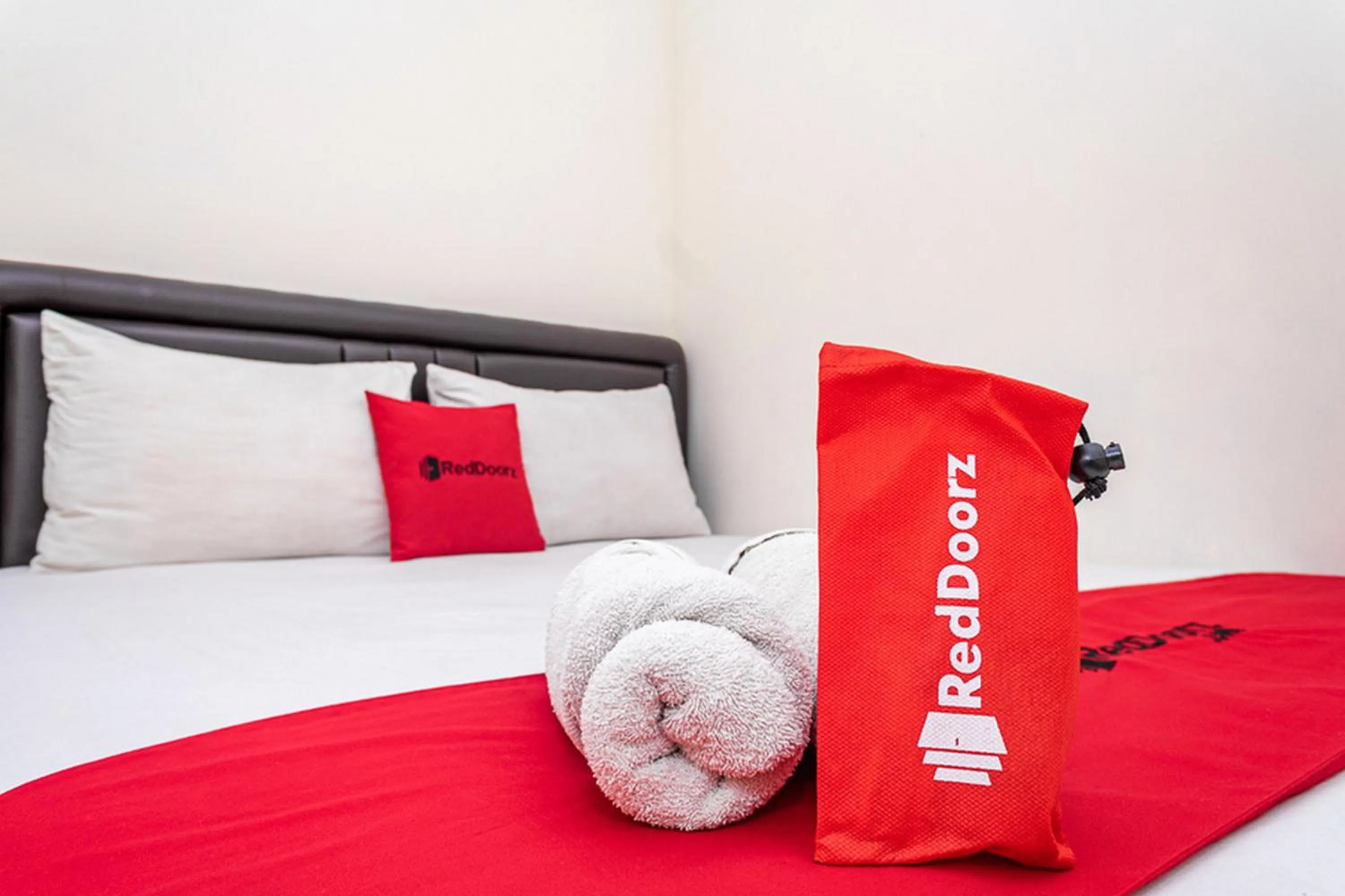 Bed in RedDoorz near Alun Alun Bandung 2