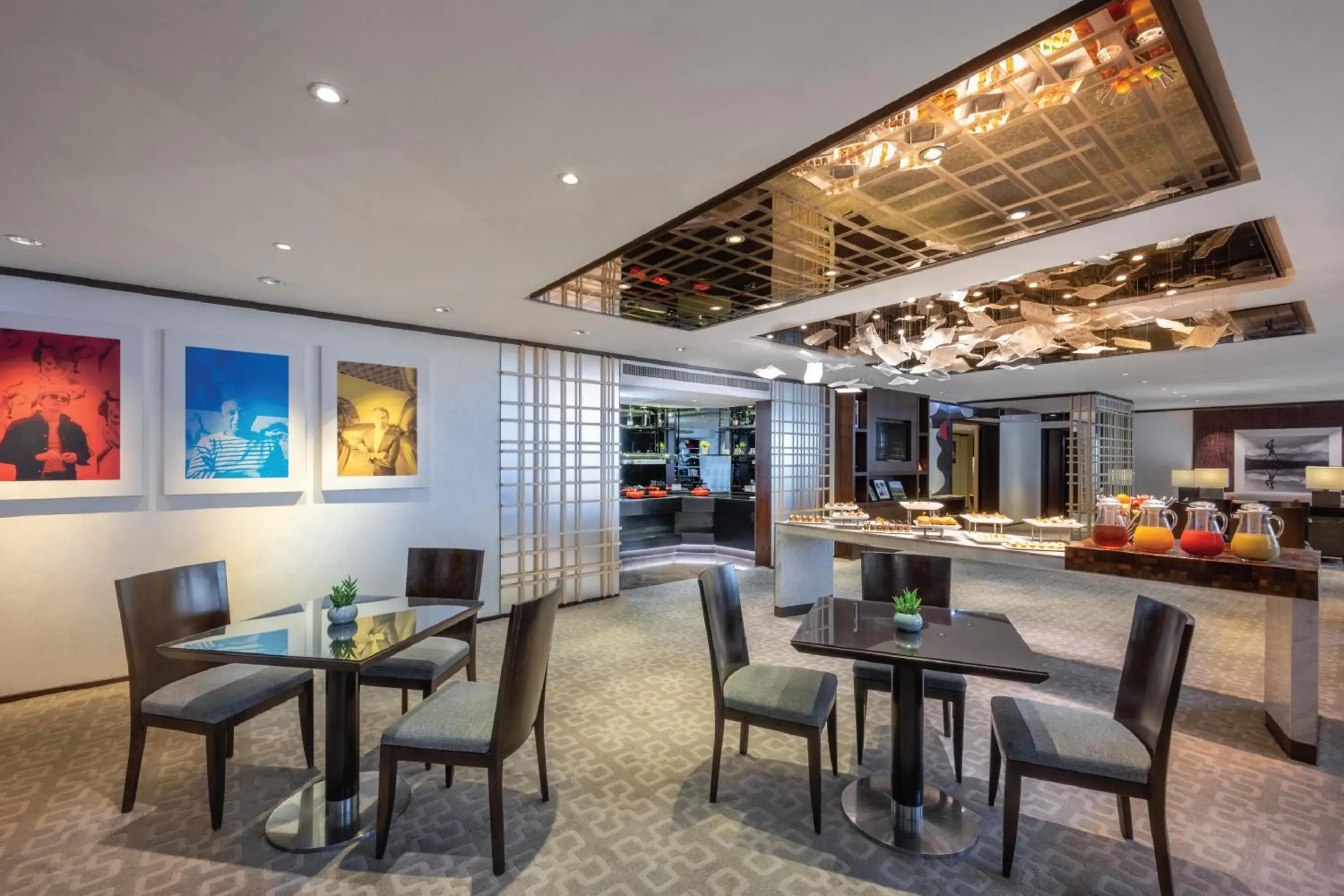 Lounge or bar in Gateway Hotel, Marco Polo Lounge or bar in Gateway Hotel, Marco Polo
