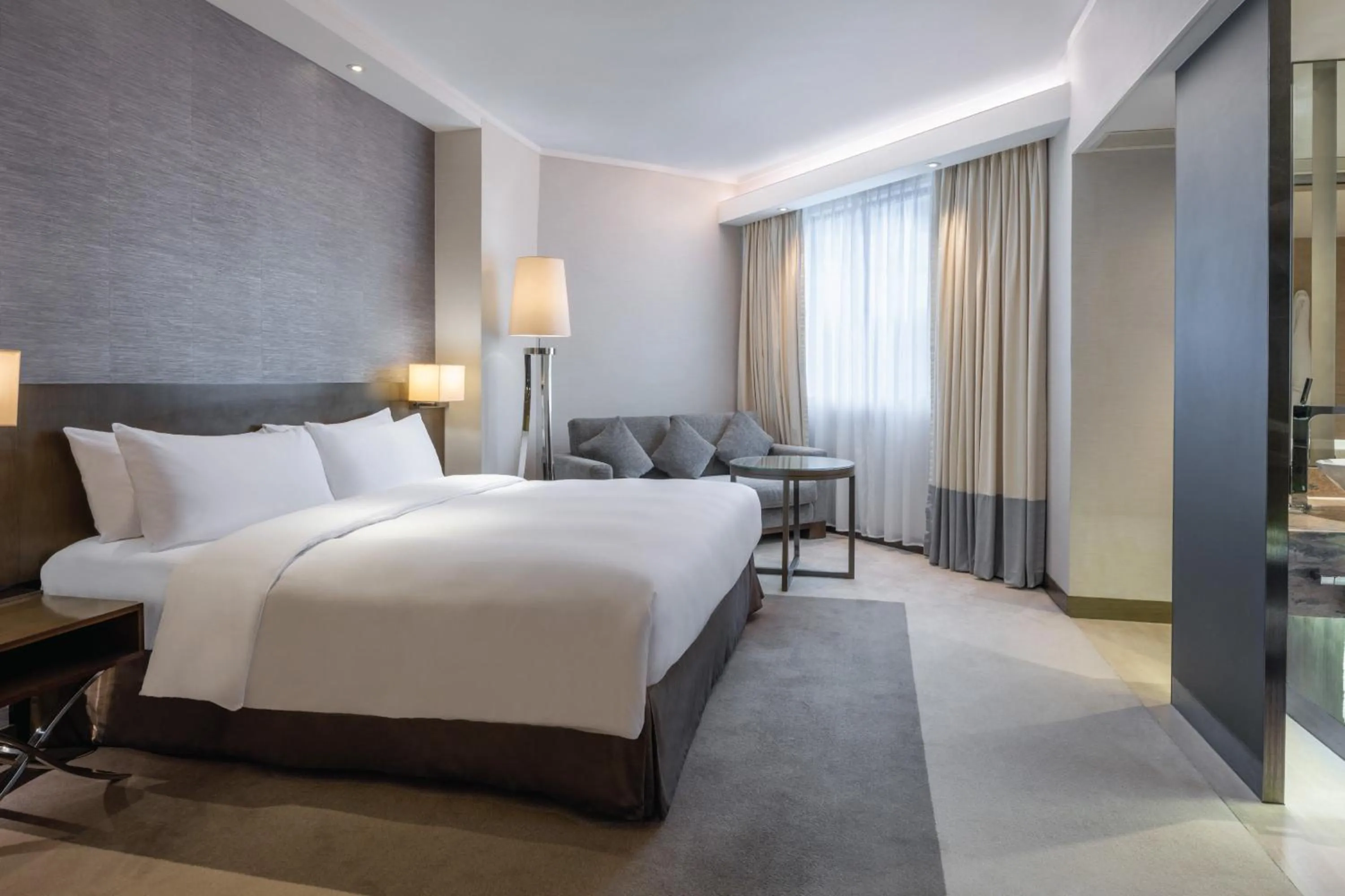 Photo of the whole room, Bed in Gateway Hotel, Marco Polo