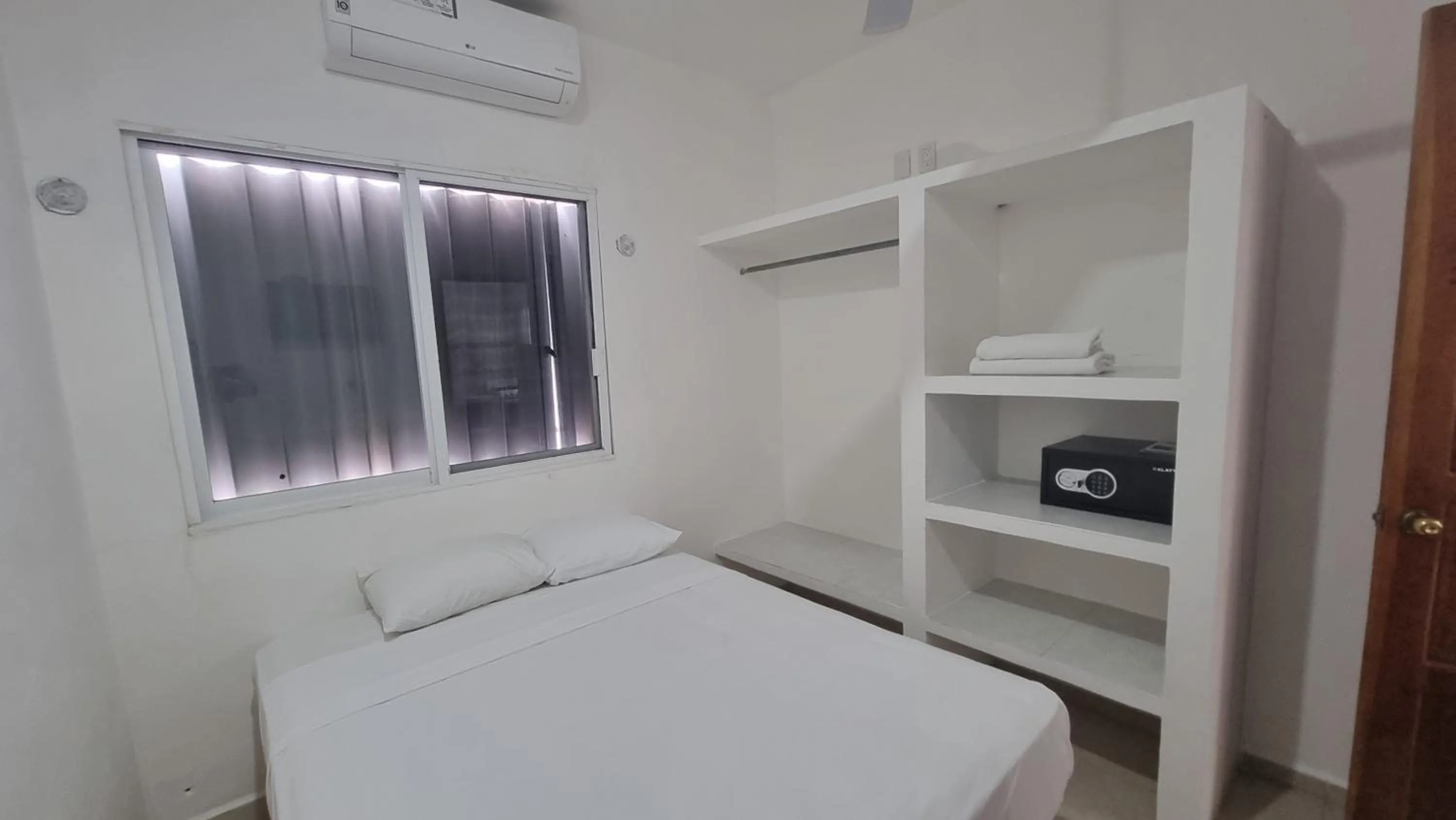 Bedroom, Bed in A una calle del ado 5ta avenida