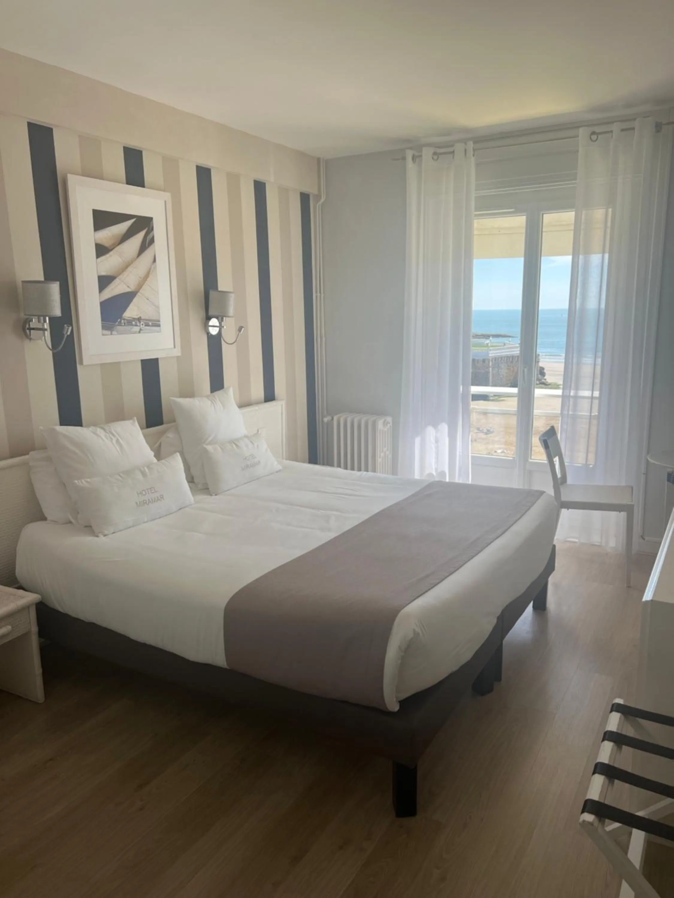 Photo of the whole room, Bed in Hôtel The Originals Miramar, Royan Pontaillac