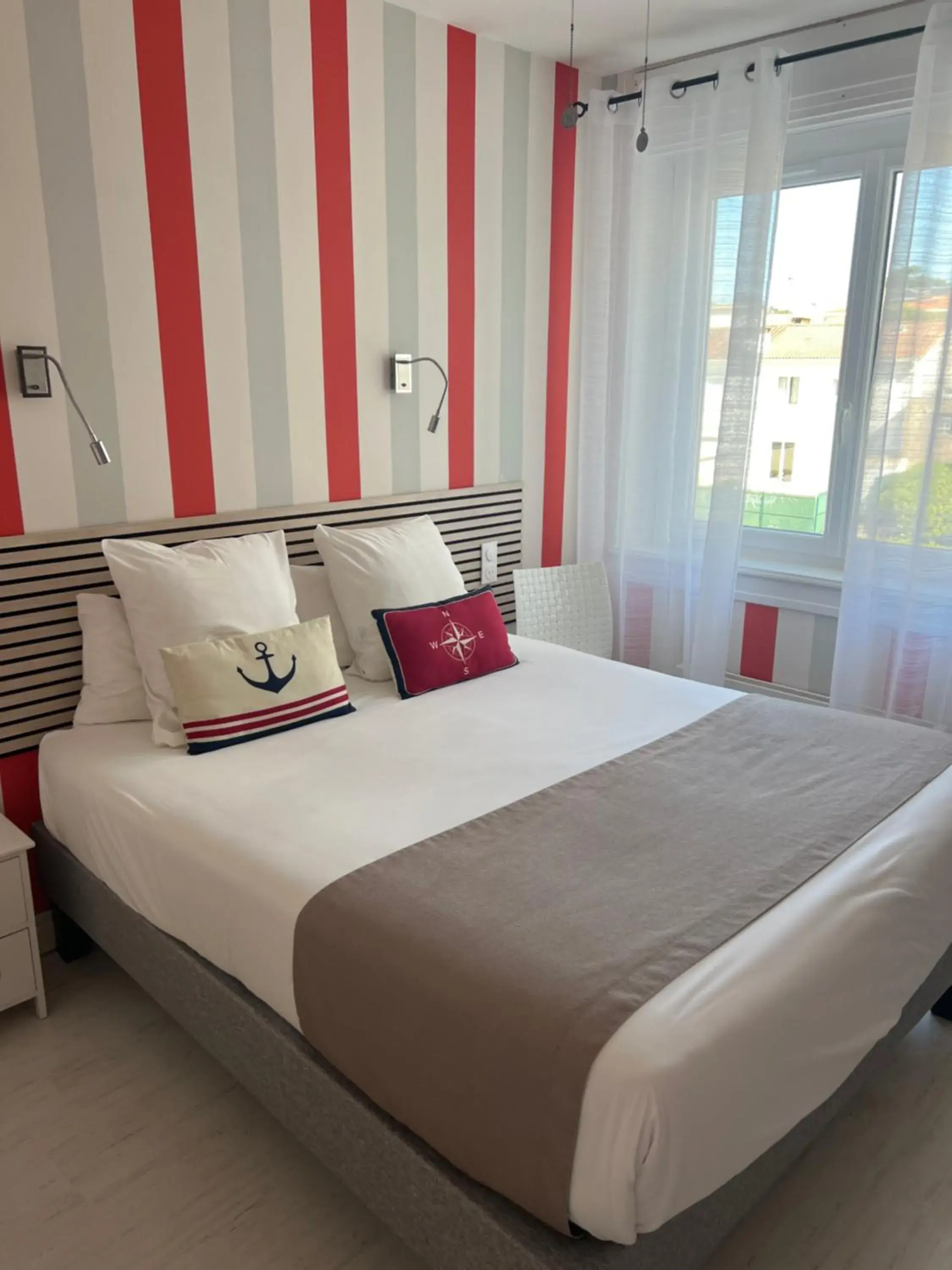 Standard Double Room with Courtyard View in Hôtel The Originals Miramar, Royan Pontaillac Standard Double Room with Courtyard View in Hôtel The Originals Miramar, Royan Pontaillac