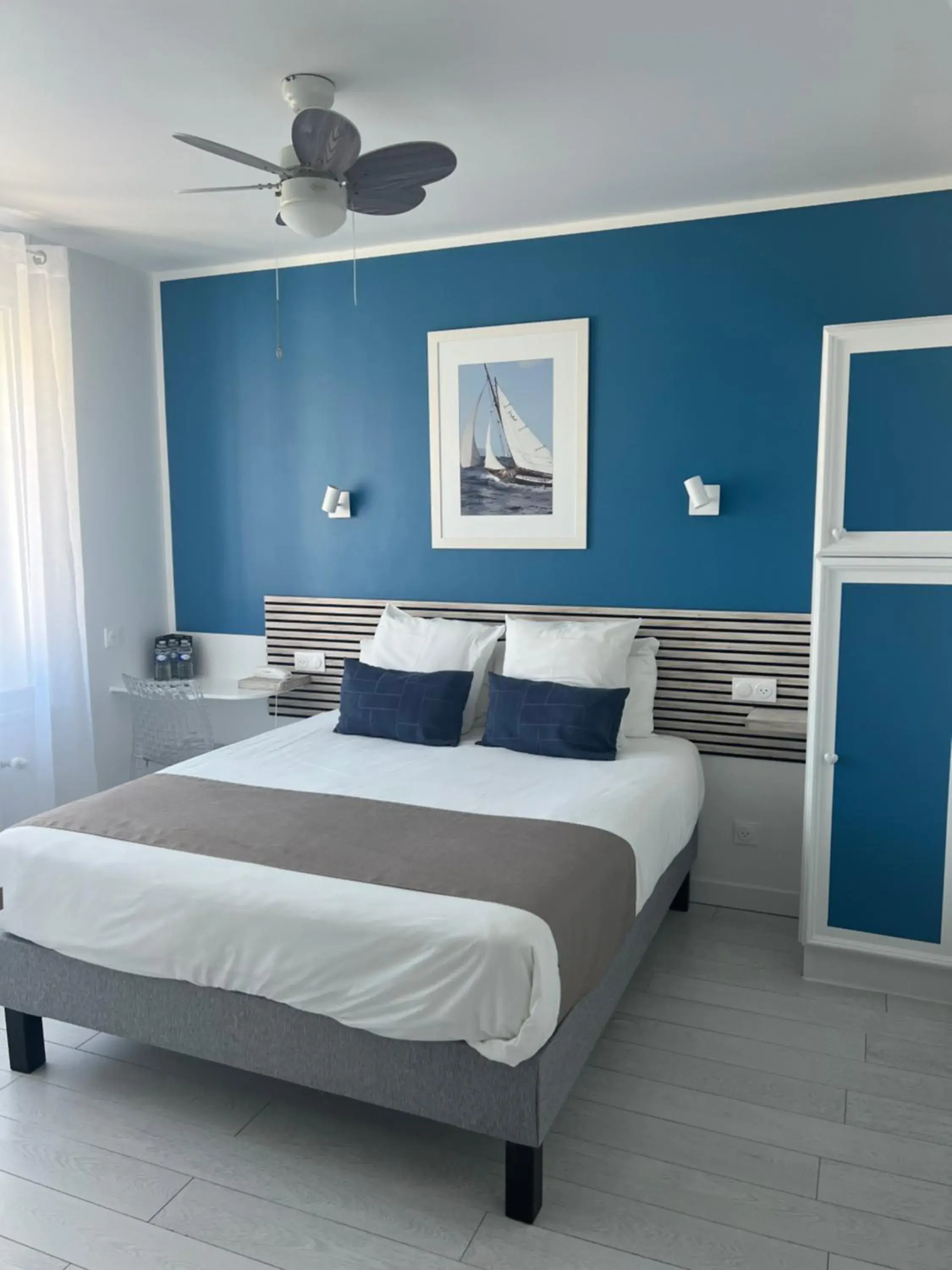 Standard Triple Room with Courtyard View in Hôtel The Originals Miramar, Royan Pontaillac Standard Triple Room with Courtyard View in Hôtel The Originals Miramar, Royan Pontaillac