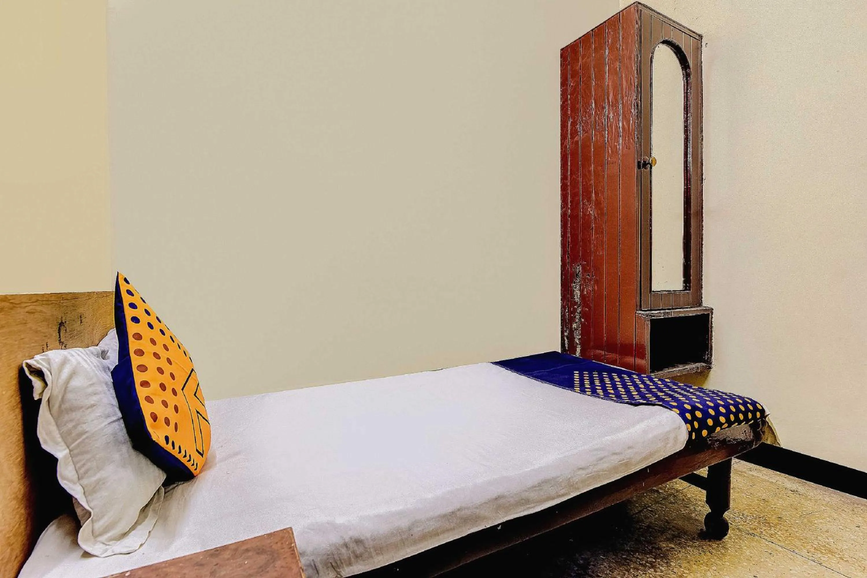 Bedroom, Bed in Spot On Swagat Palace