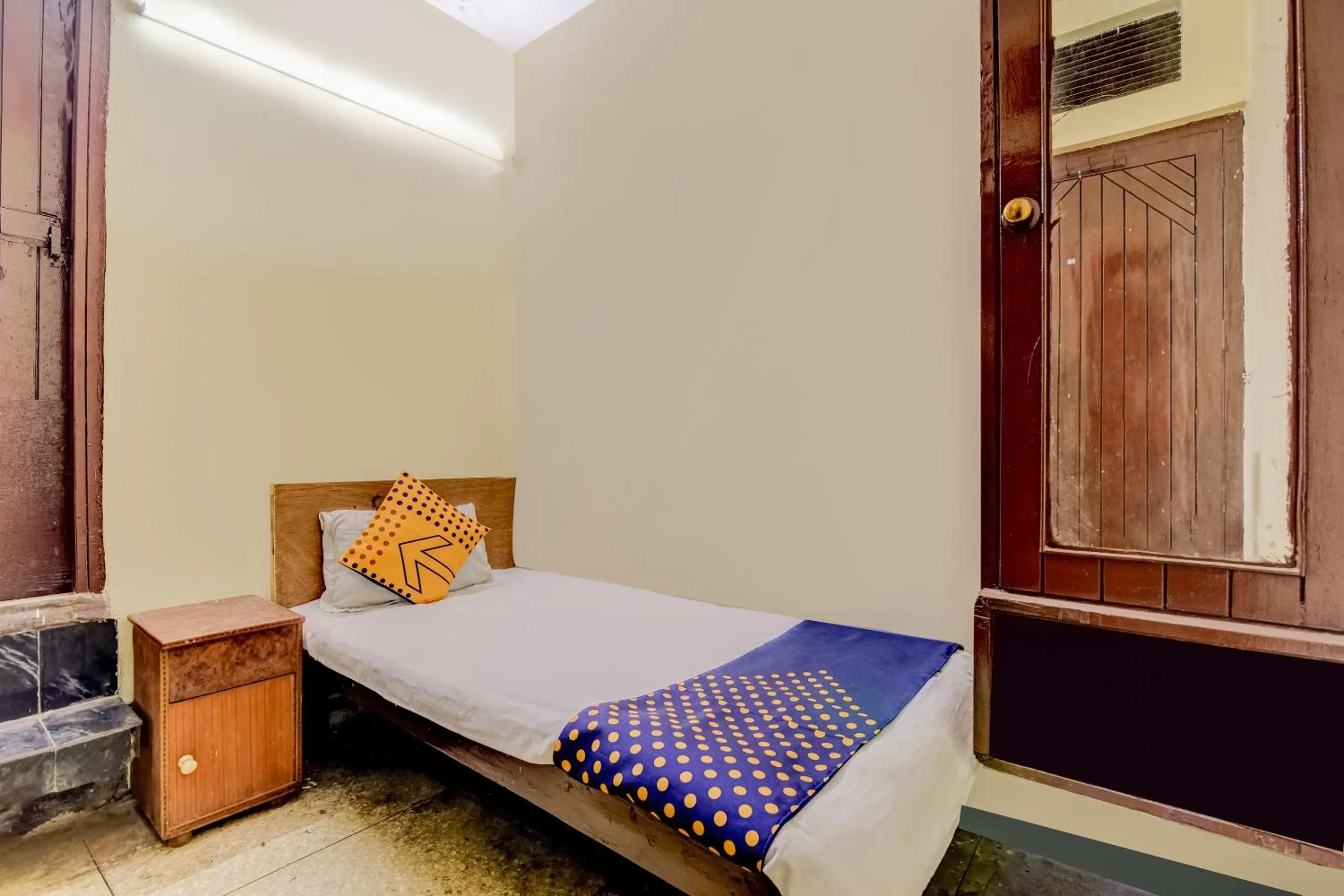 Bedroom, Bed in Spot On Swagat Palace