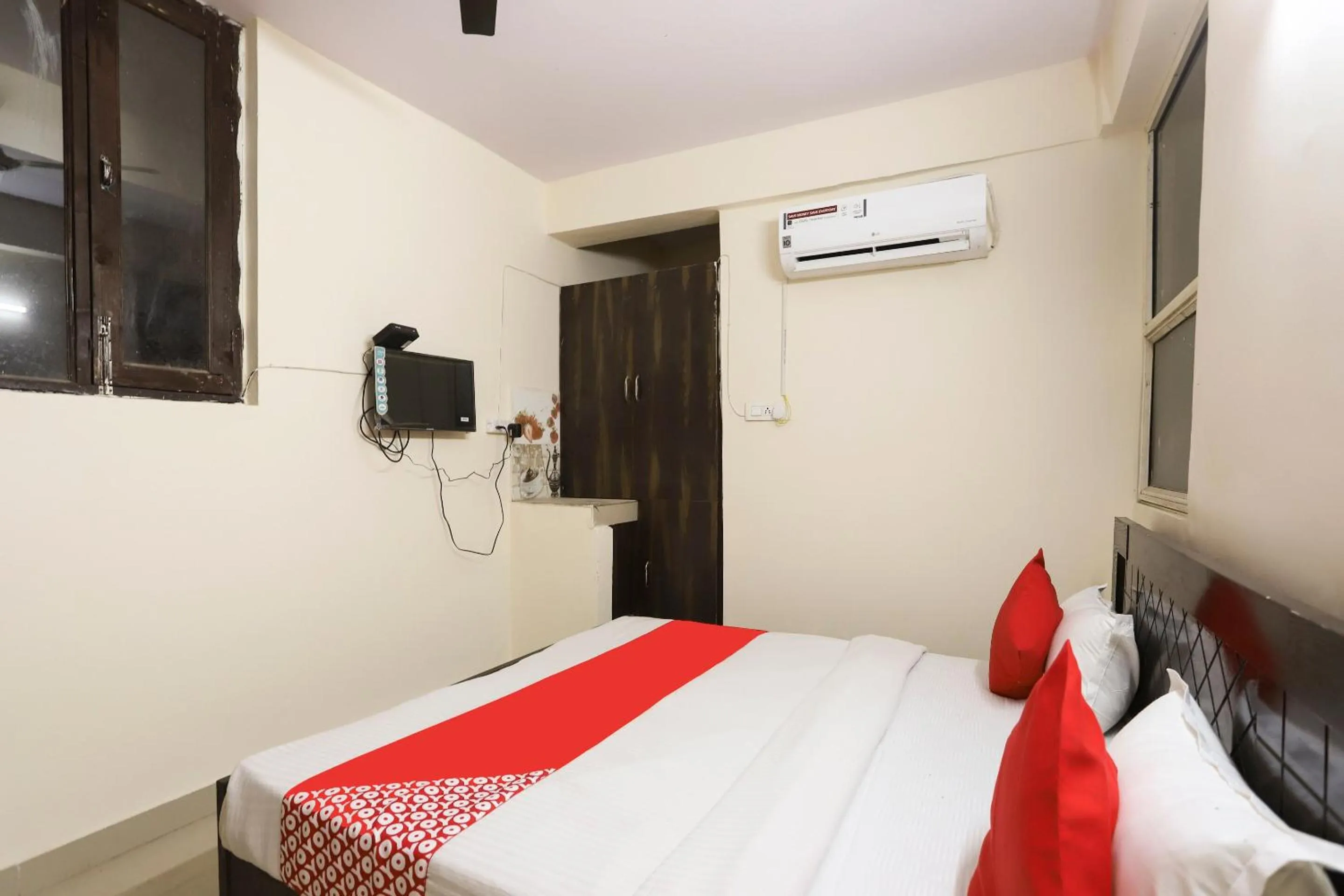 Bedroom, Bed in Hotel O Royal Residency