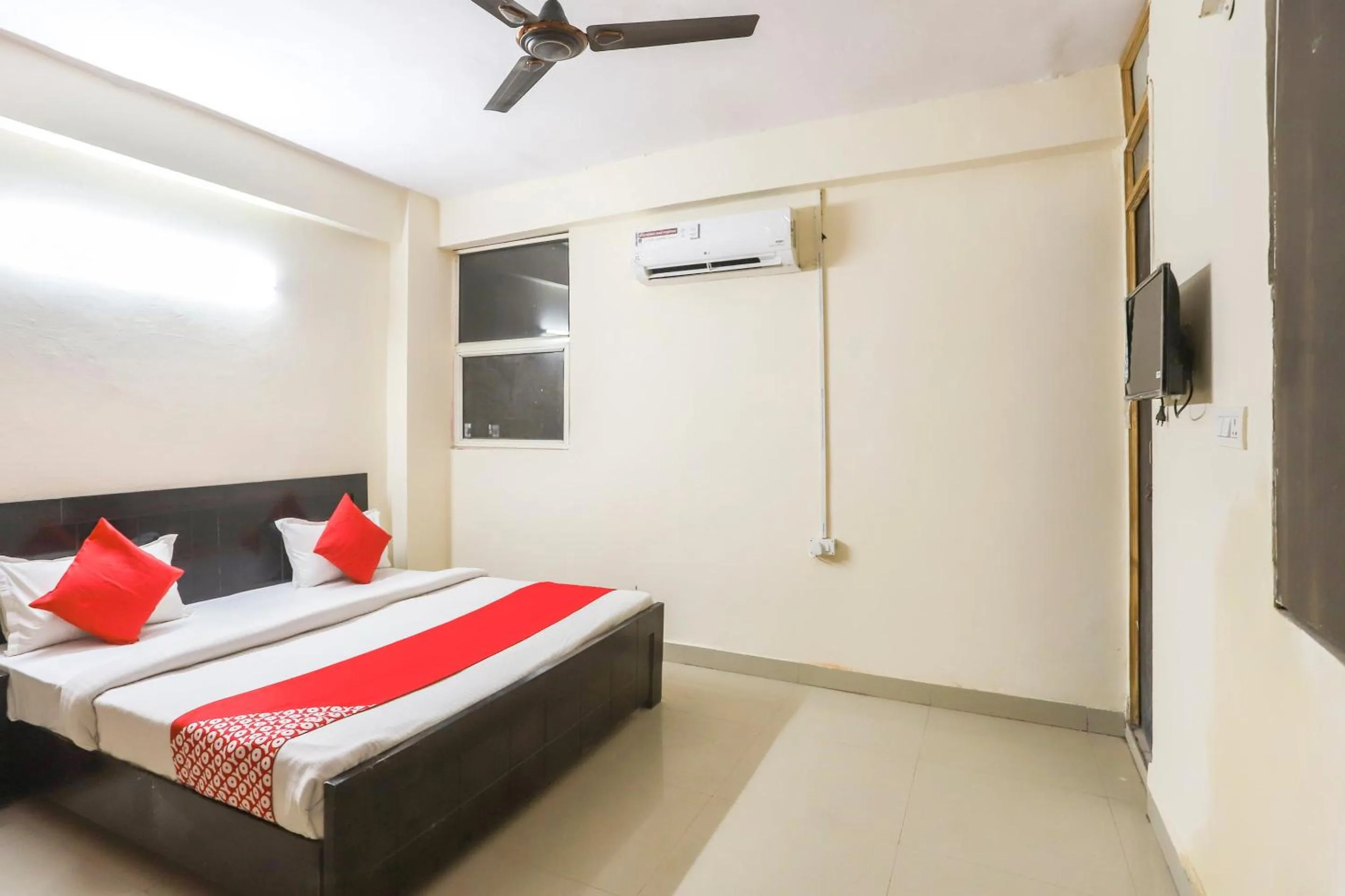 Bedroom, Bed in Hotel O Royal Residency