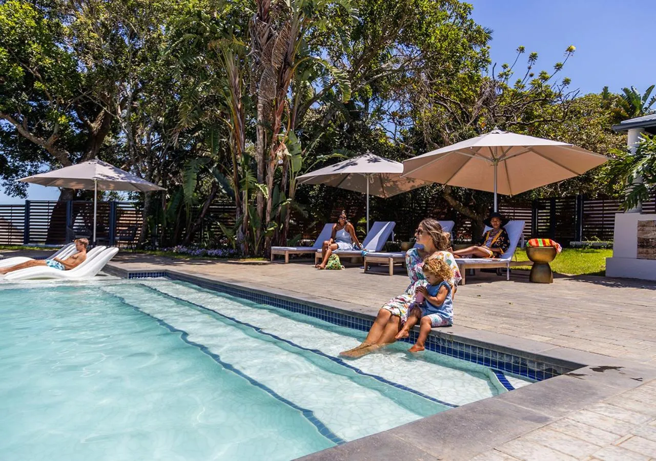 Swimming pool in Hotel Olivewood