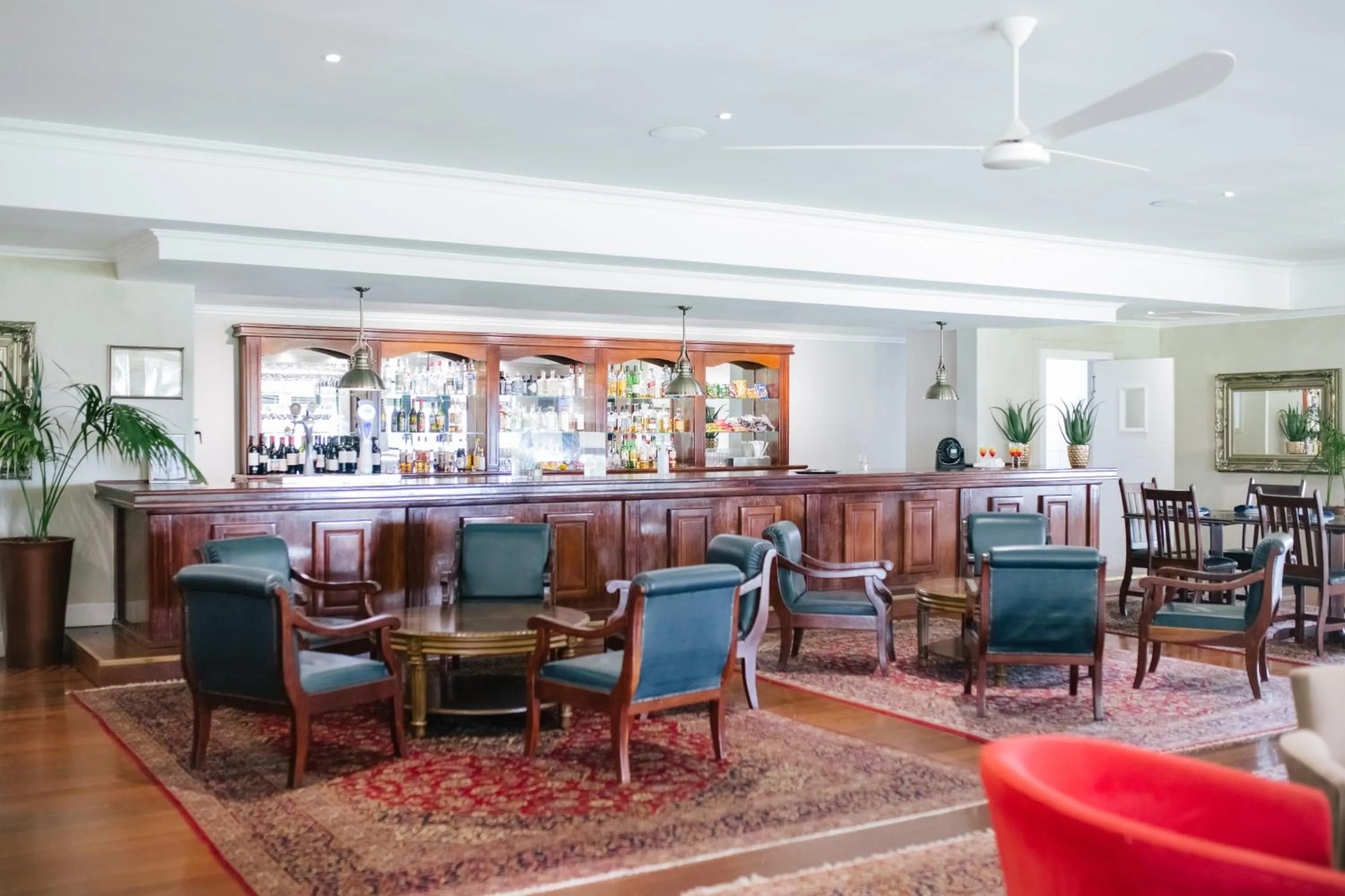 Restaurant/places to eat in Hotel Olivewood