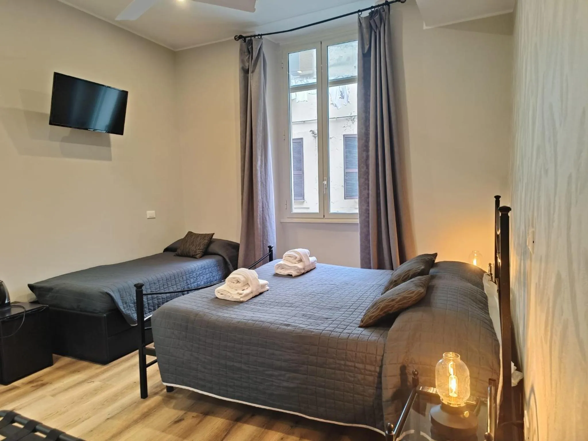 Bedroom, Bed in AmoRoma Suite