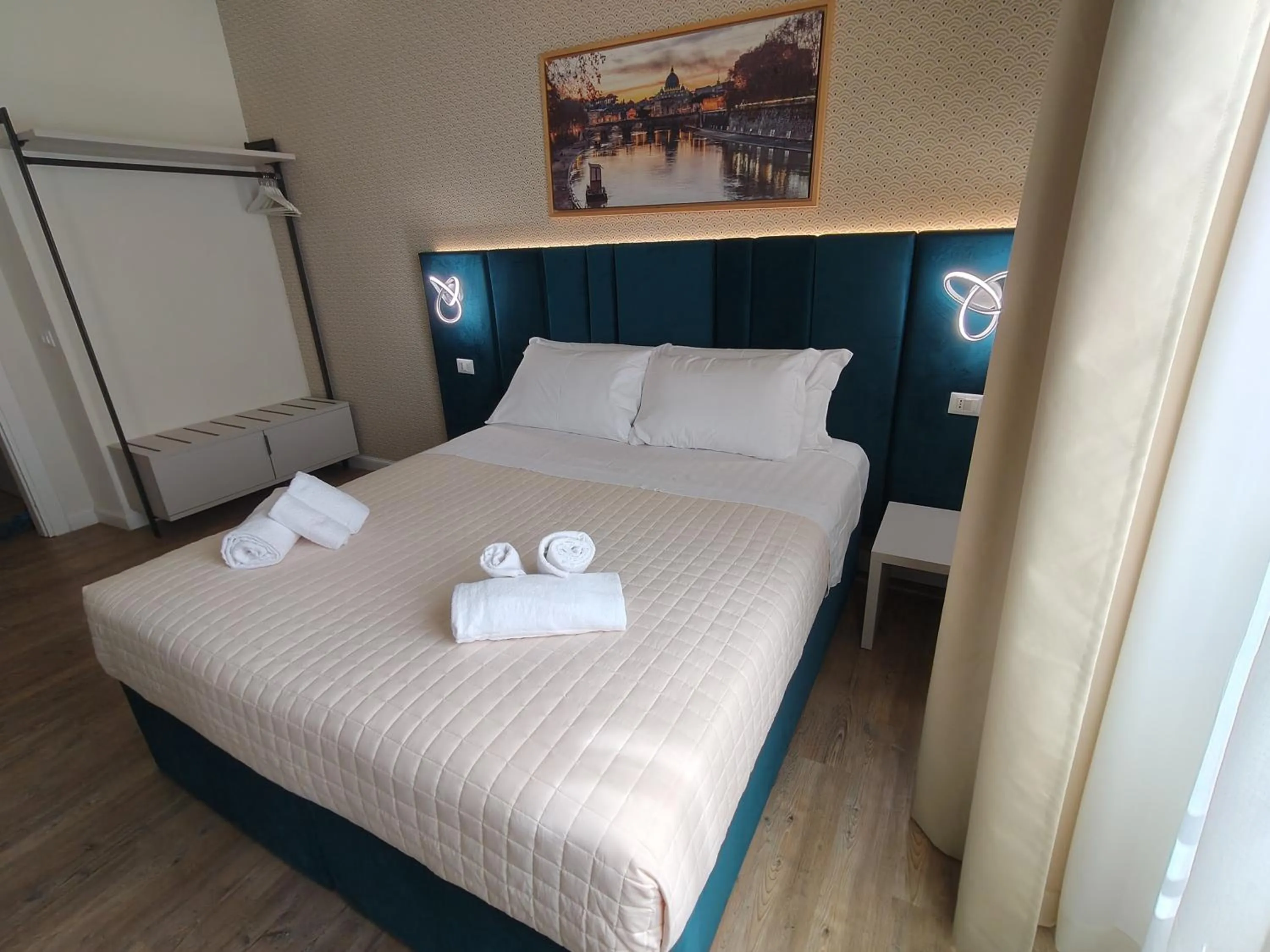 Bedroom, Bed in AmoRoma Suite