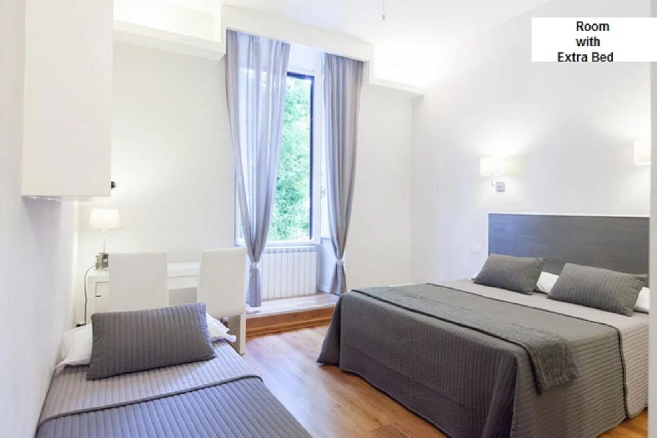 Photo of the whole room, Bed in AmoRoma Suite