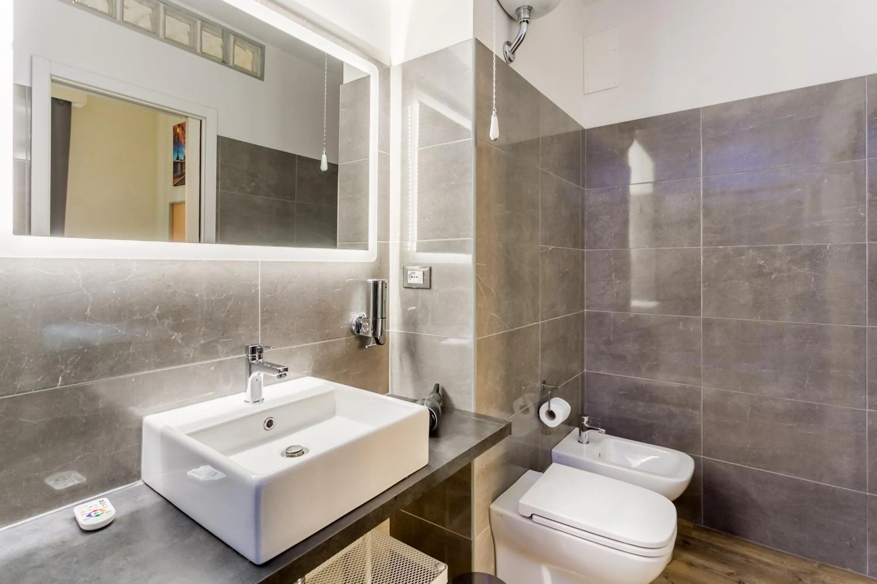 Toilet in AmoRoma Suite