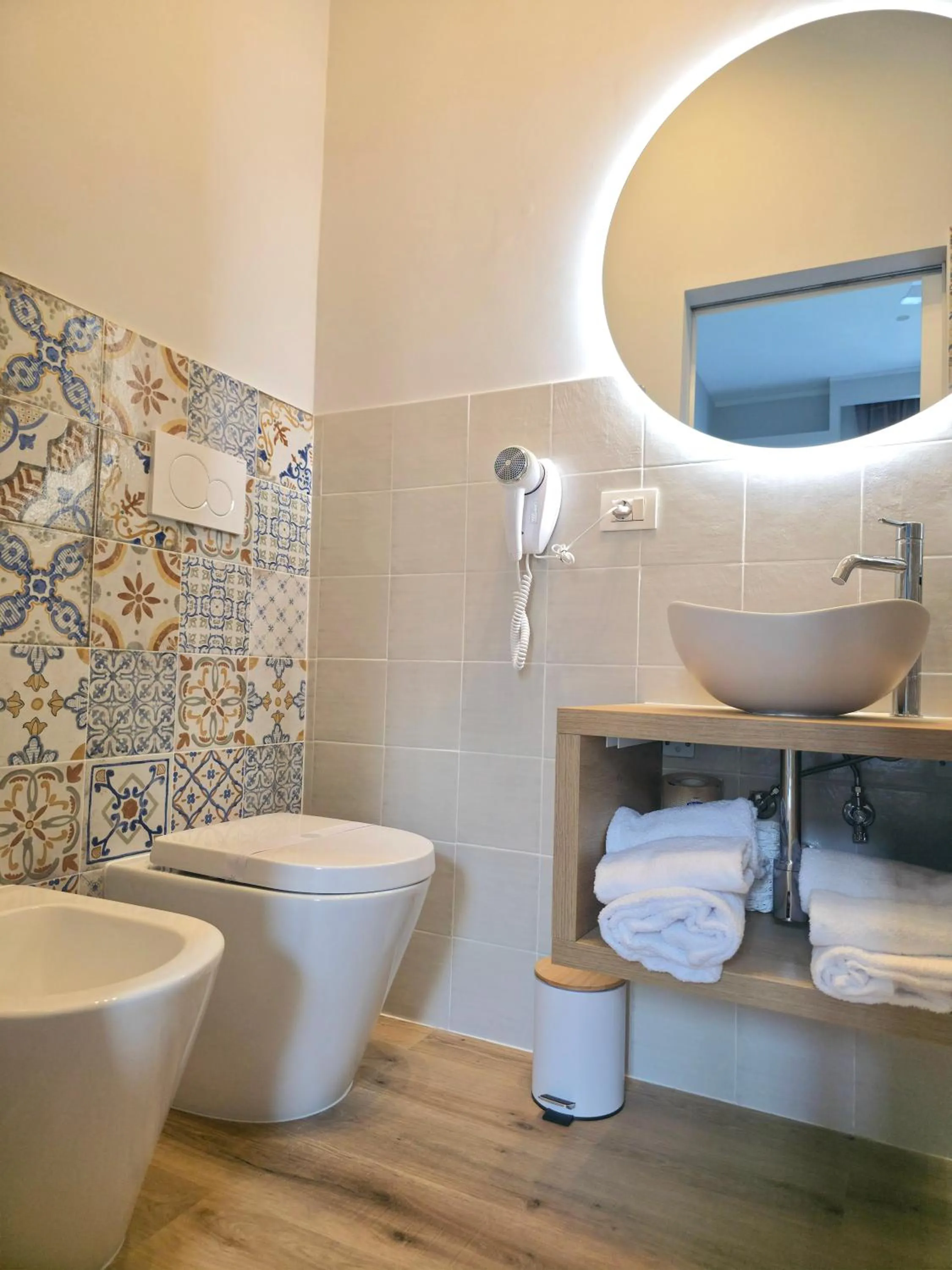 Shower in AmoRoma Suite