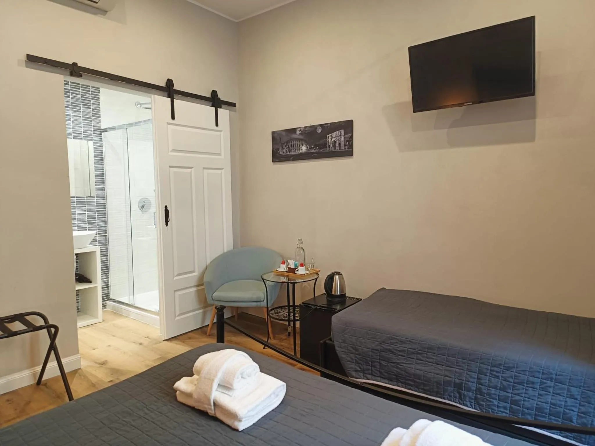 Bedroom, Bed in AmoRoma Suite