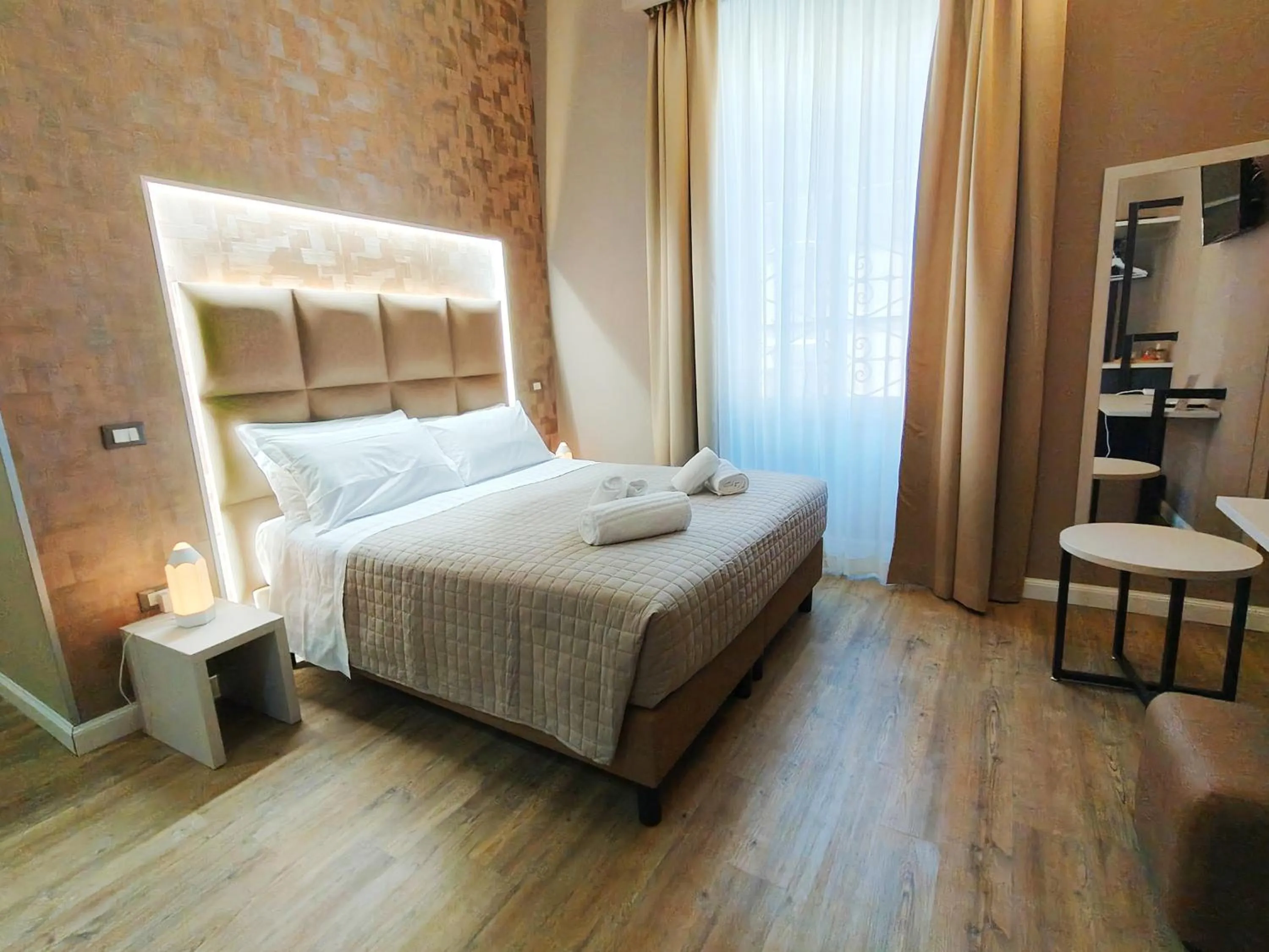 Bedroom, Bed in AmoRoma Suite