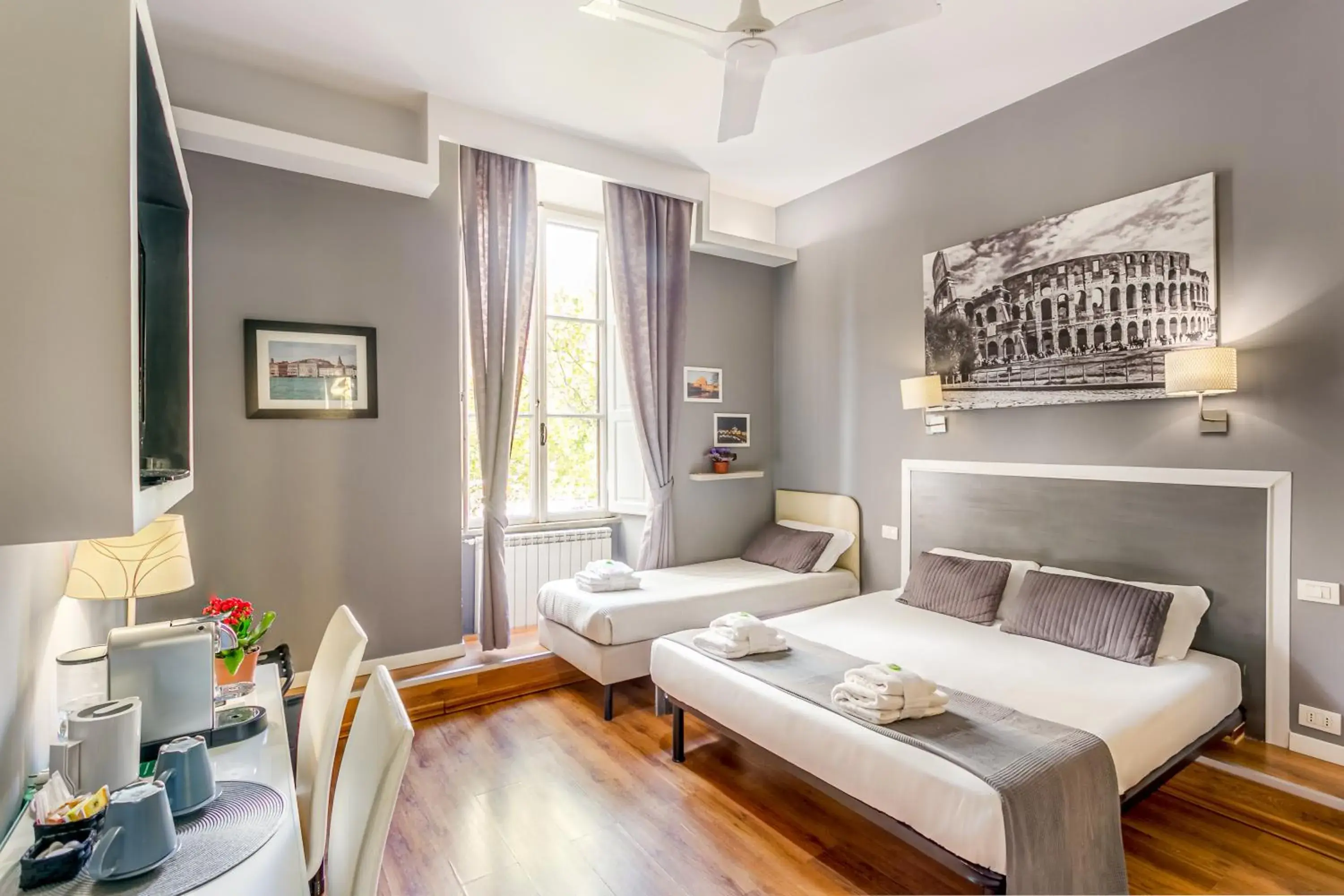 Triple Room in AmoRoma Suite Triple Room in AmoRoma Suite