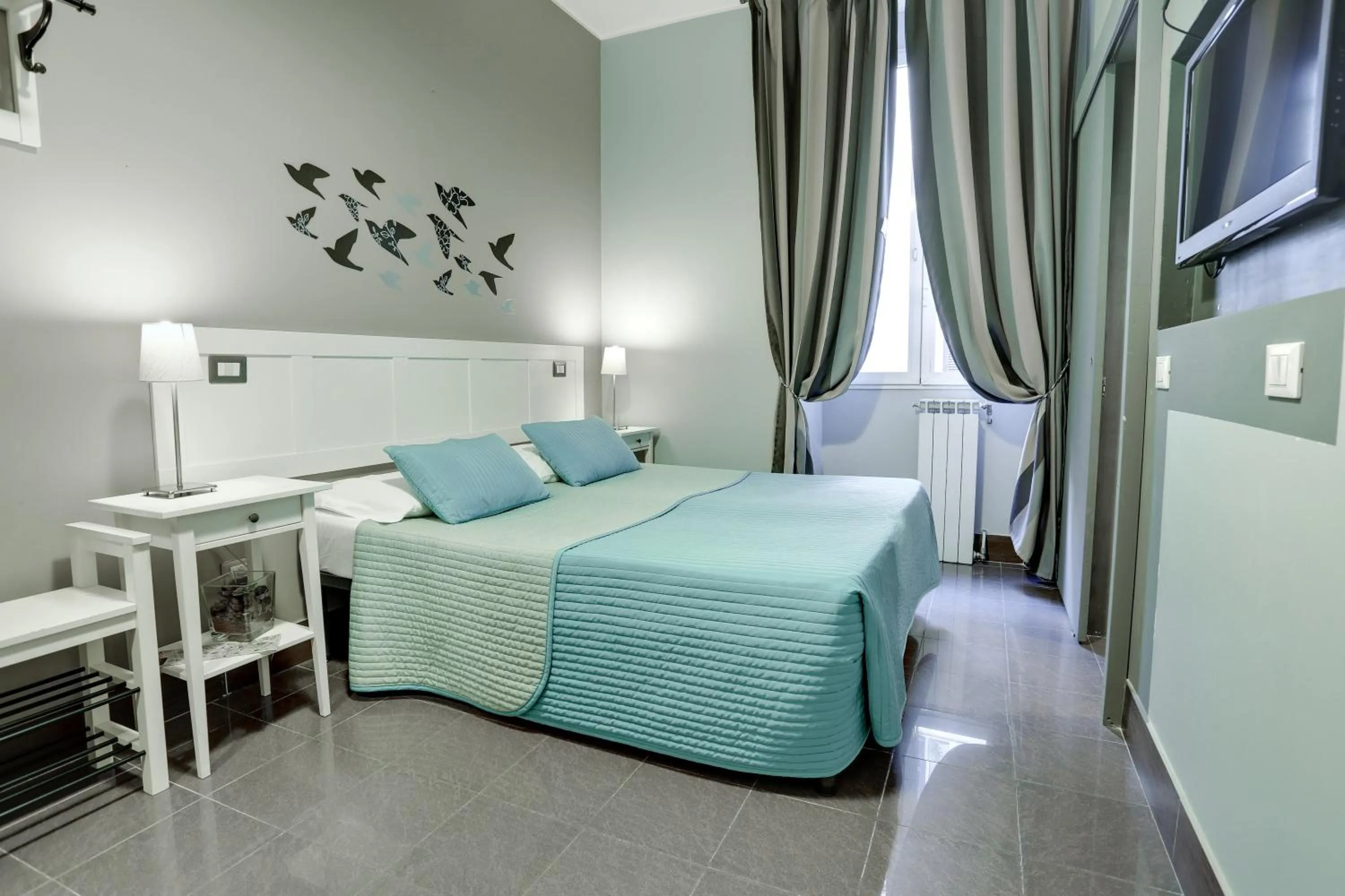 Photo of the whole room, Bed in AmoRoma Suite