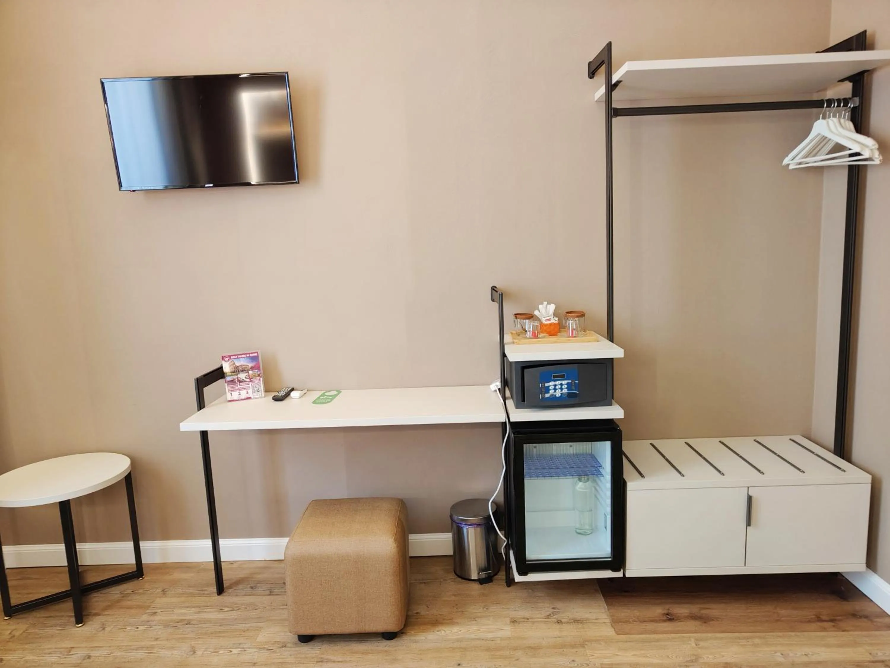 Photo of the whole room in AmoRoma Suite