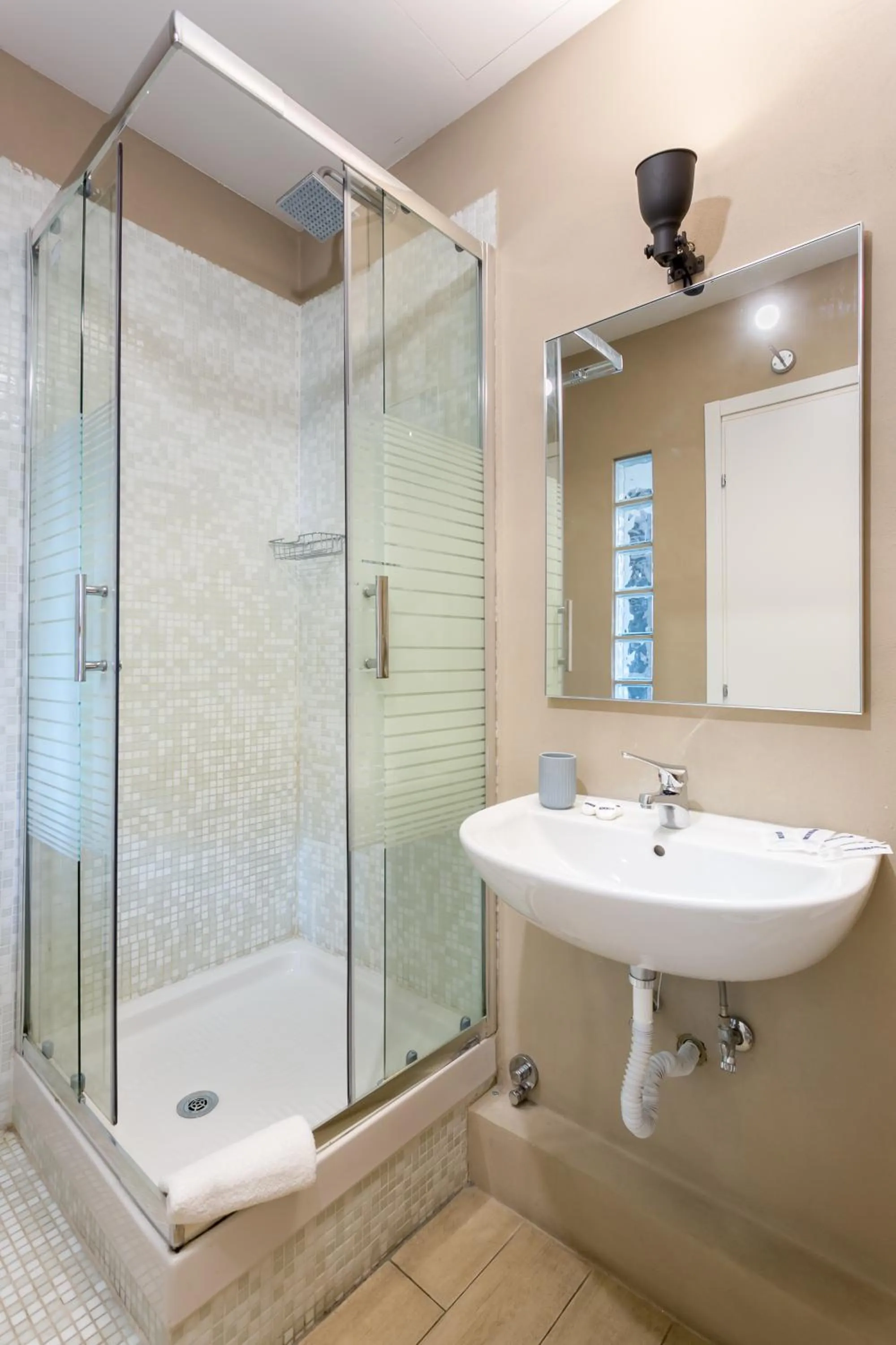 Shower in AmoRoma Suite