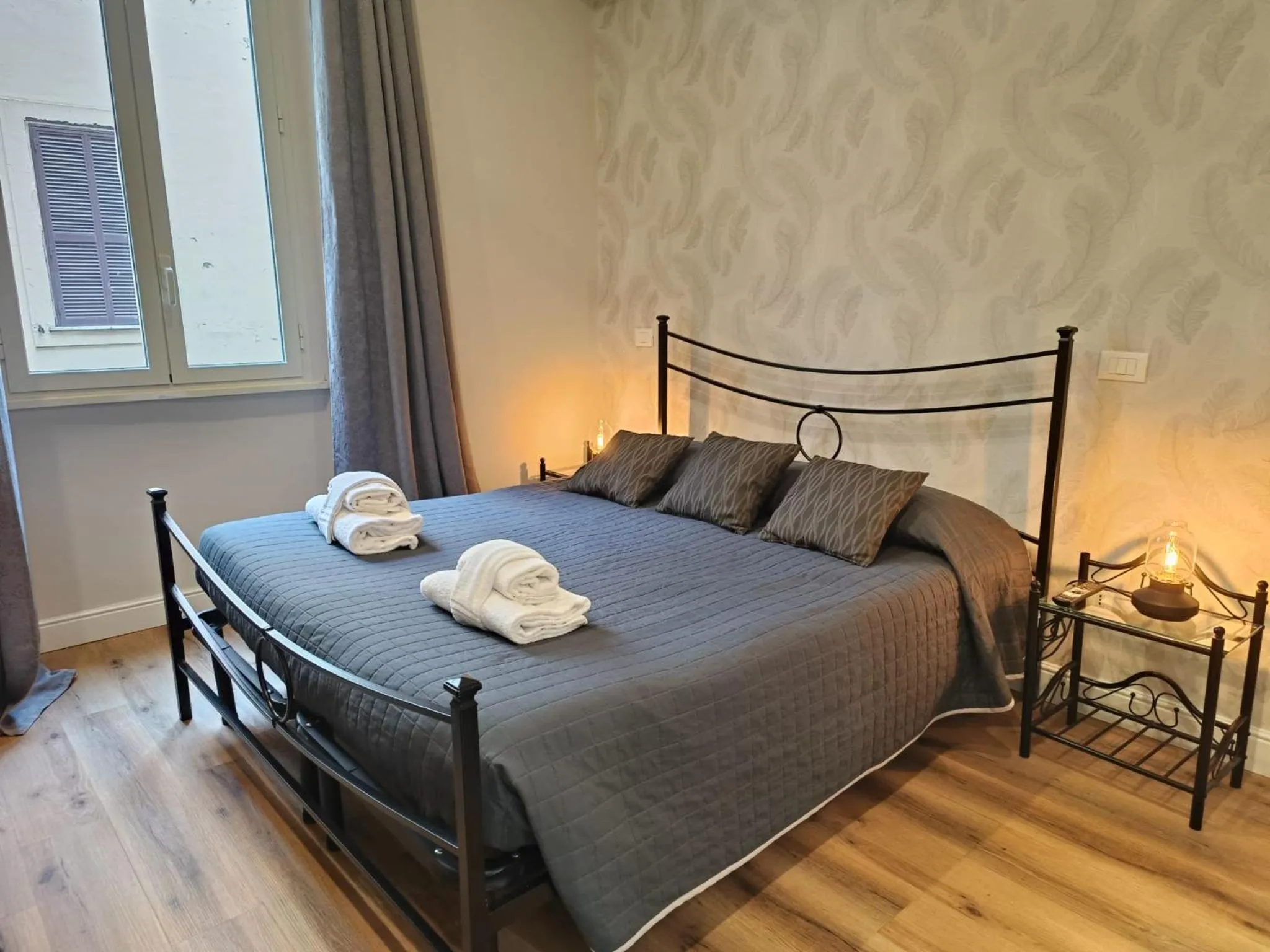 Bedroom, Bed in AmoRoma Suite