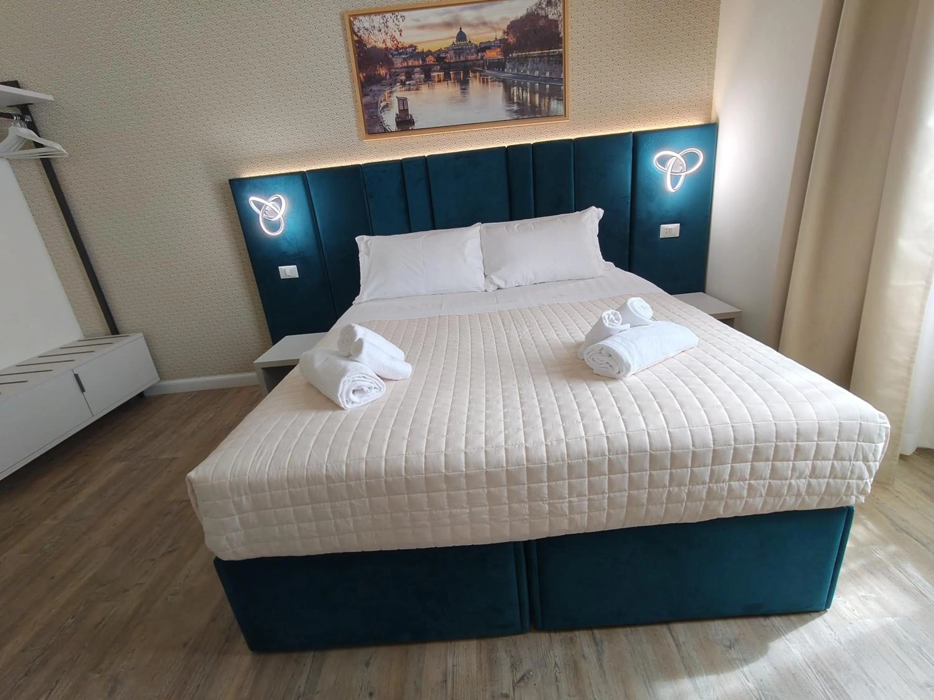 Bedroom, Bed in AmoRoma Suite