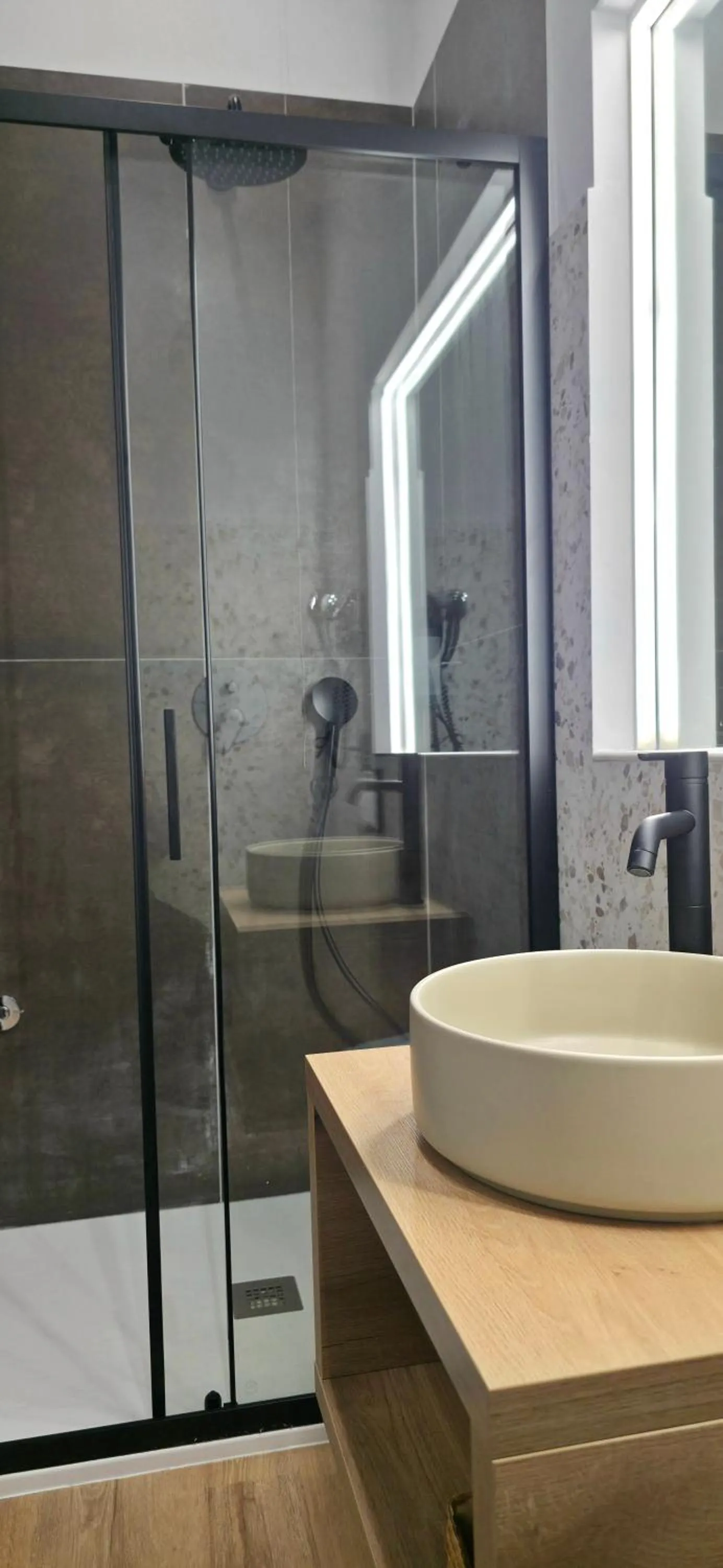 Shower in AmoRoma Suite