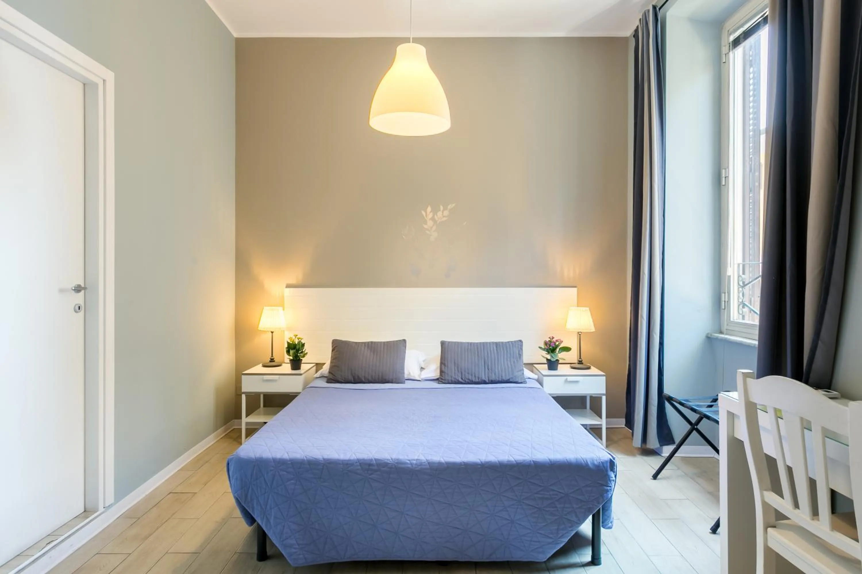 Photo of the whole room, Bed in AmoRoma Suite