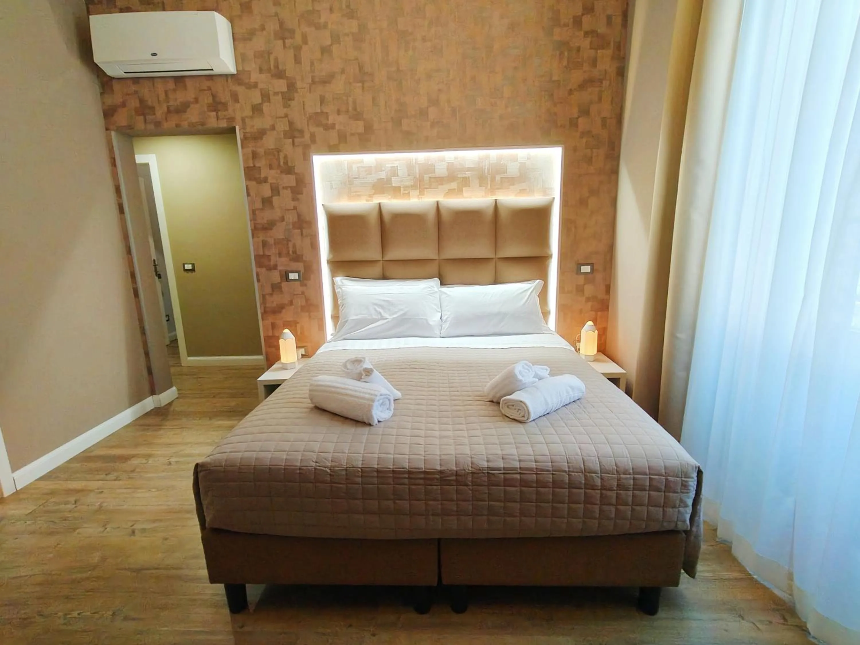 Bedroom, Bed in AmoRoma Suite