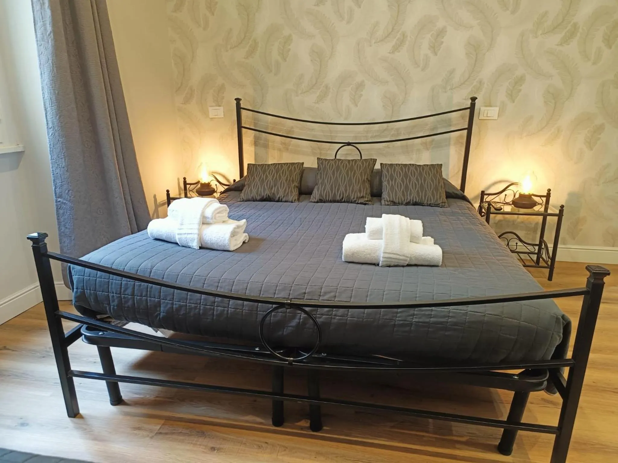 Bedroom, Bed in AmoRoma Suite